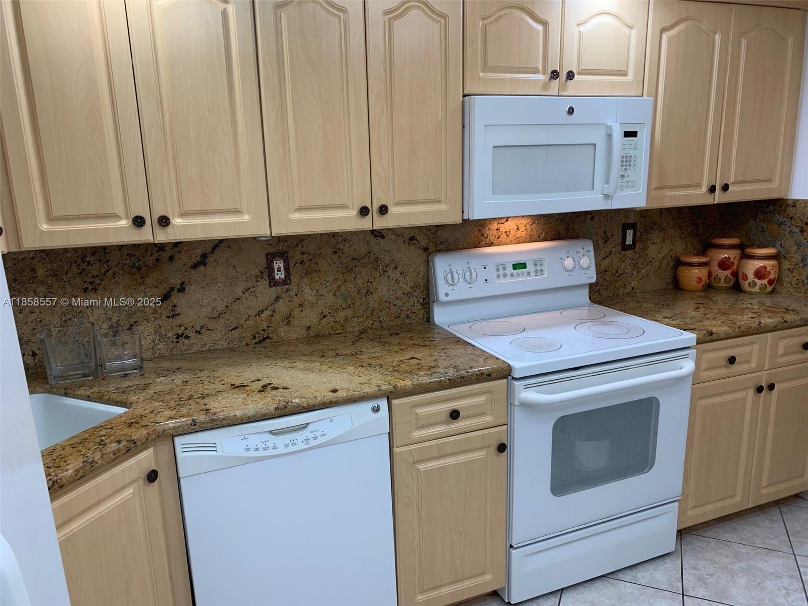 6039 Collins Ave 505