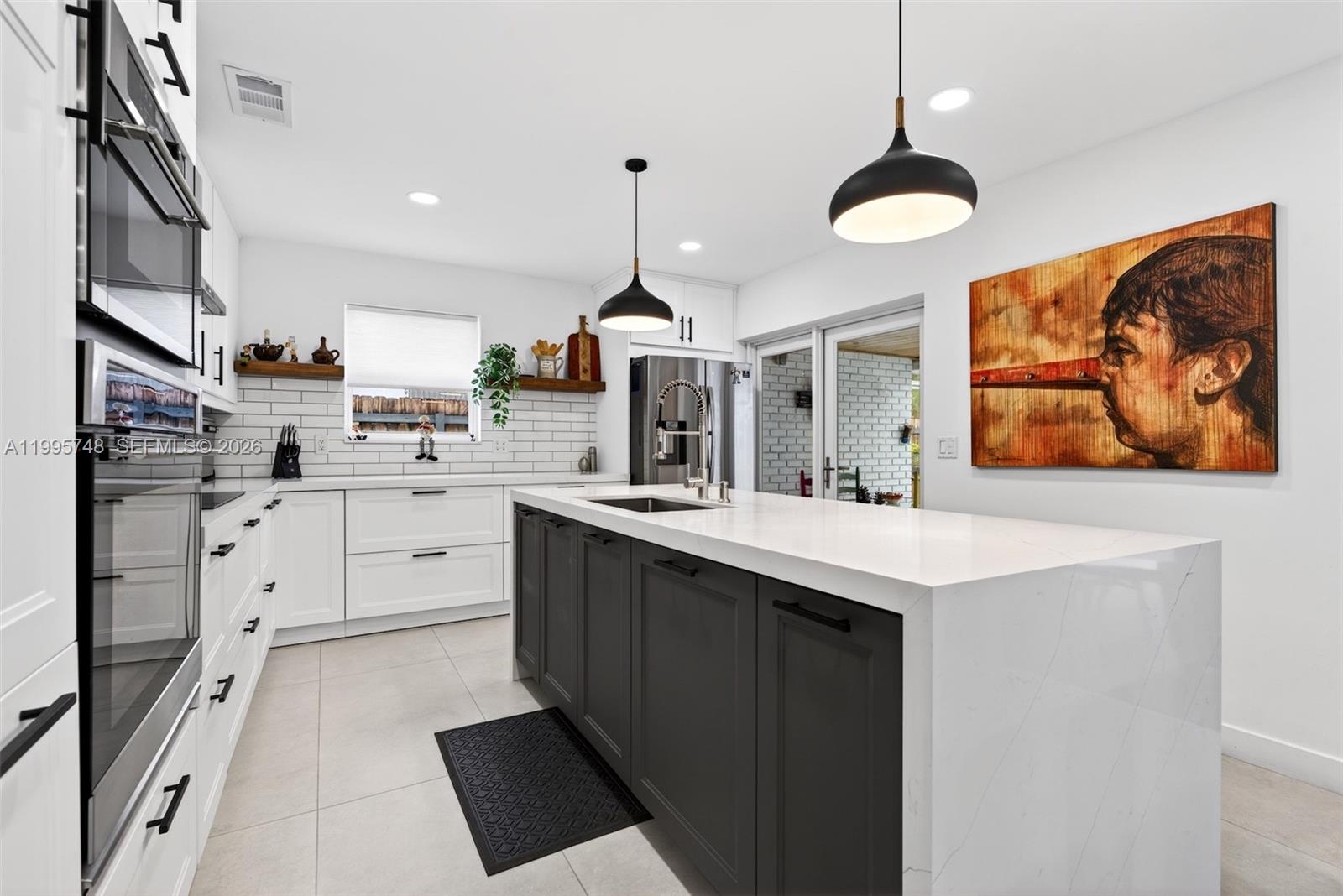 HOLLYWOOD HILLS - Residential