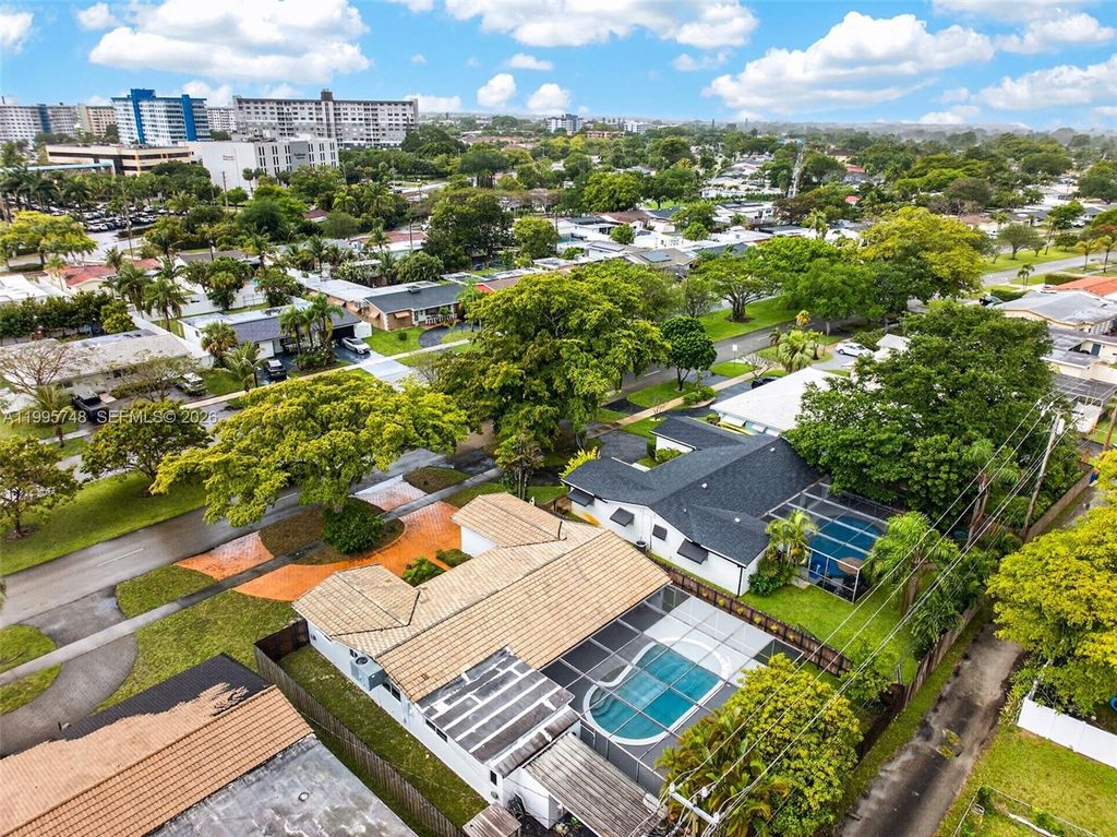 Photo of 763 S Rainbow Dr, Hollywood, FL 33021 (MLS # A11995748)