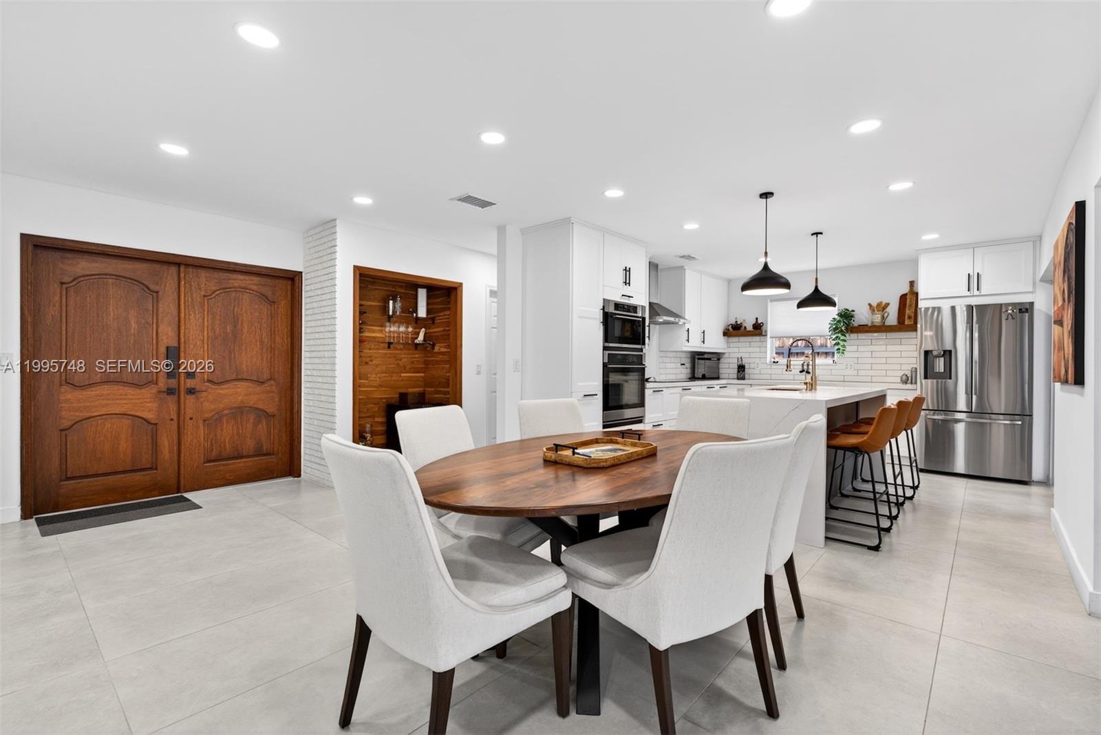 HOLLYWOOD HILLS - Residential