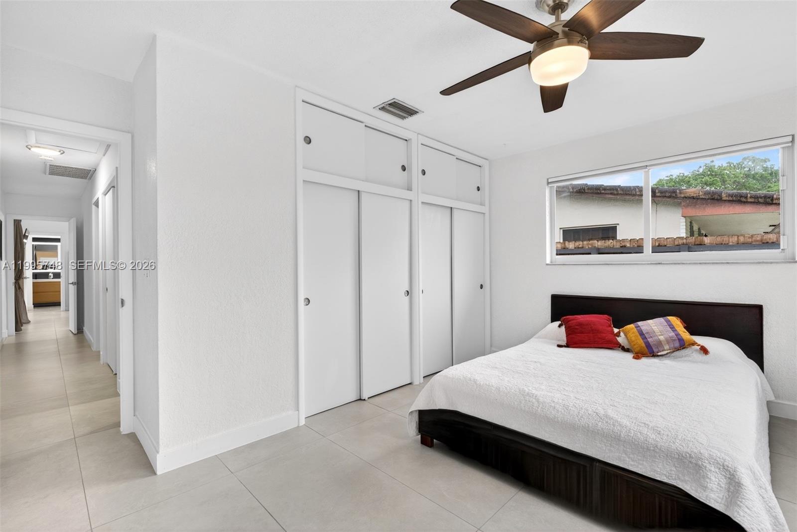 HOLLYWOOD HILLS - Residential