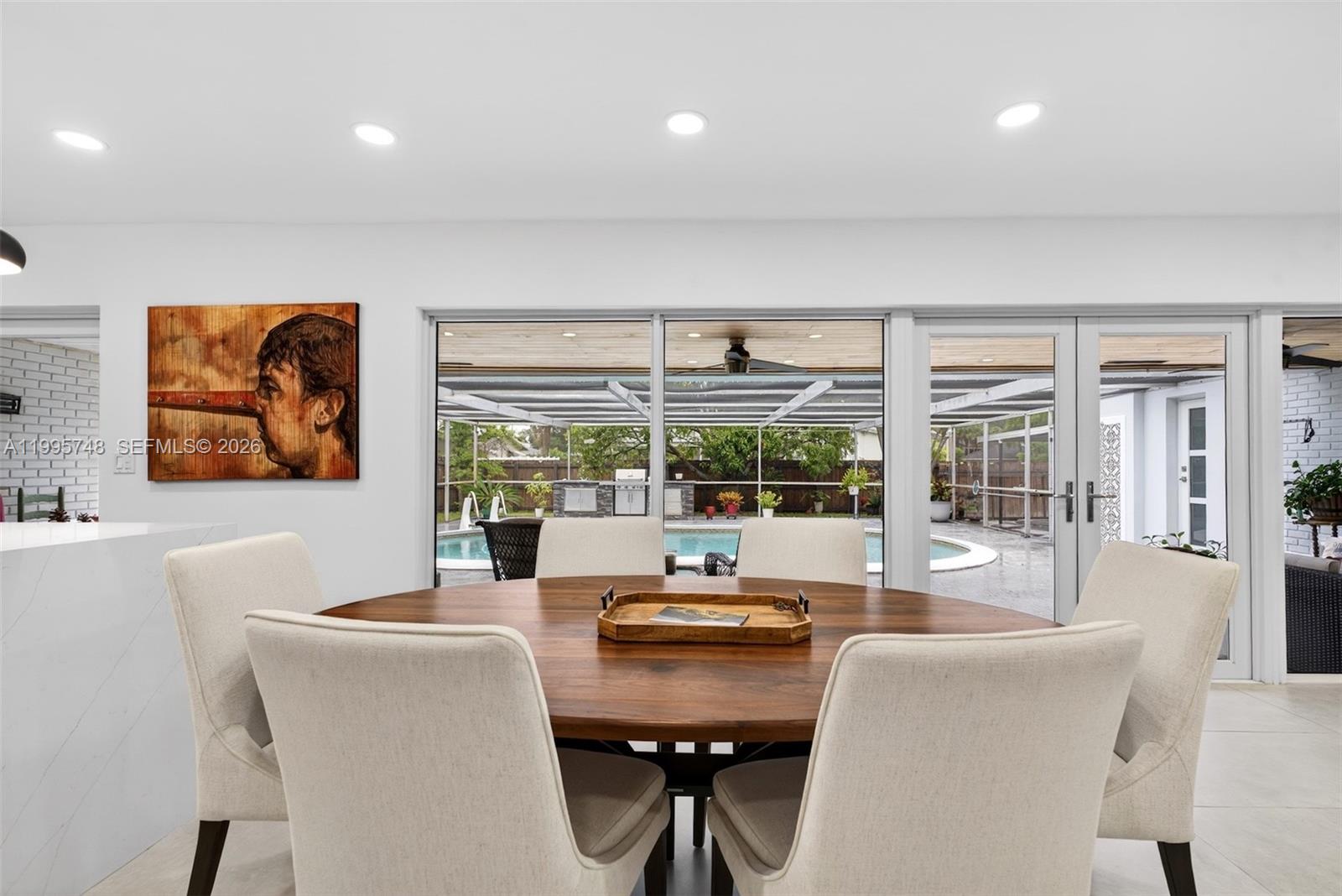 HOLLYWOOD HILLS - Residential