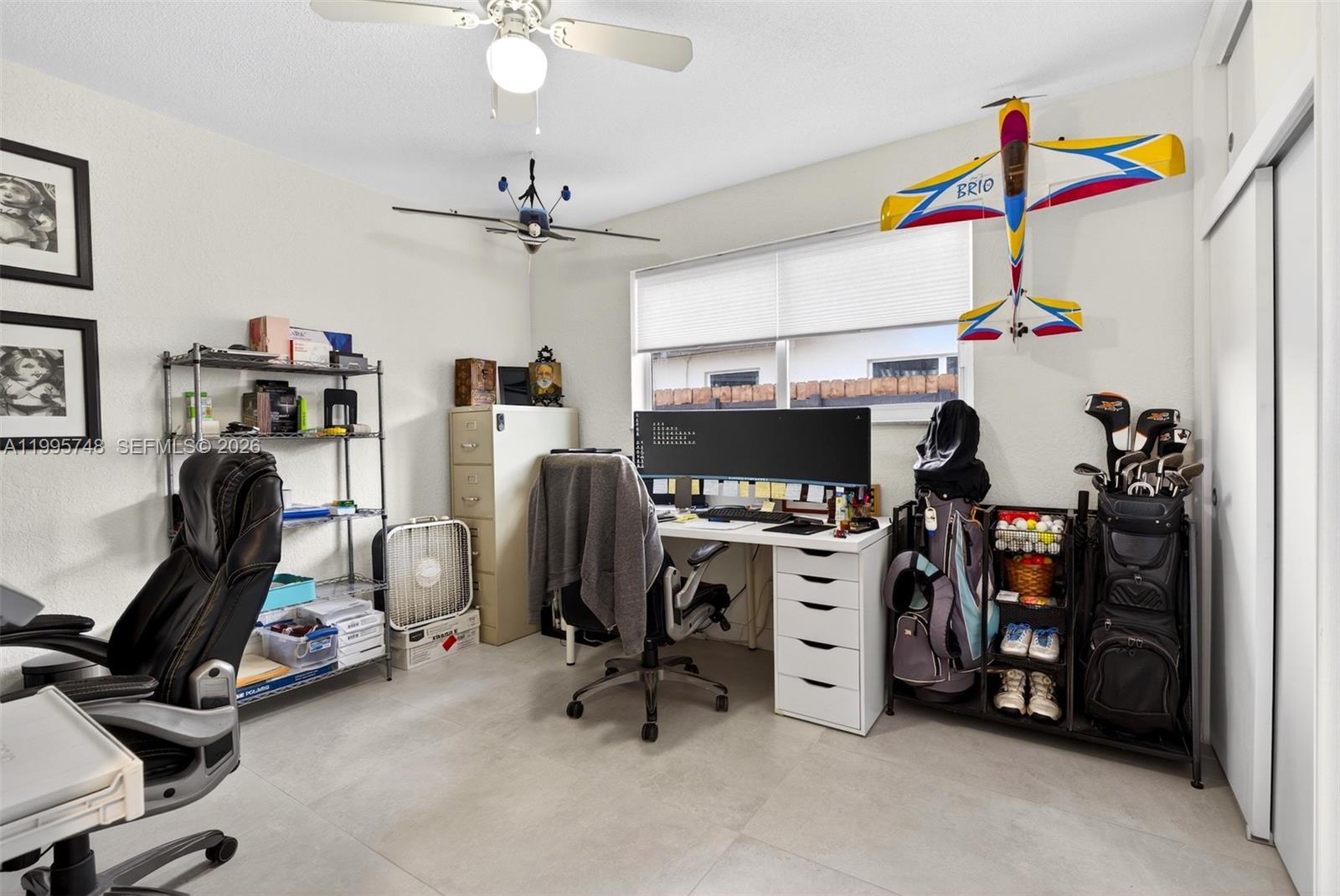 HOLLYWOOD HILLS - Residential