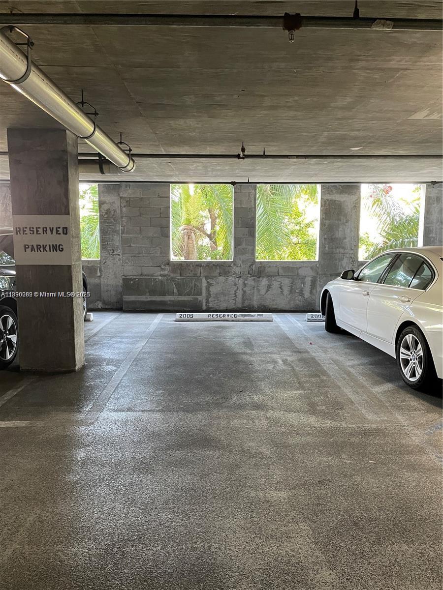 DOUGLAS GRAND CONDO - Residential