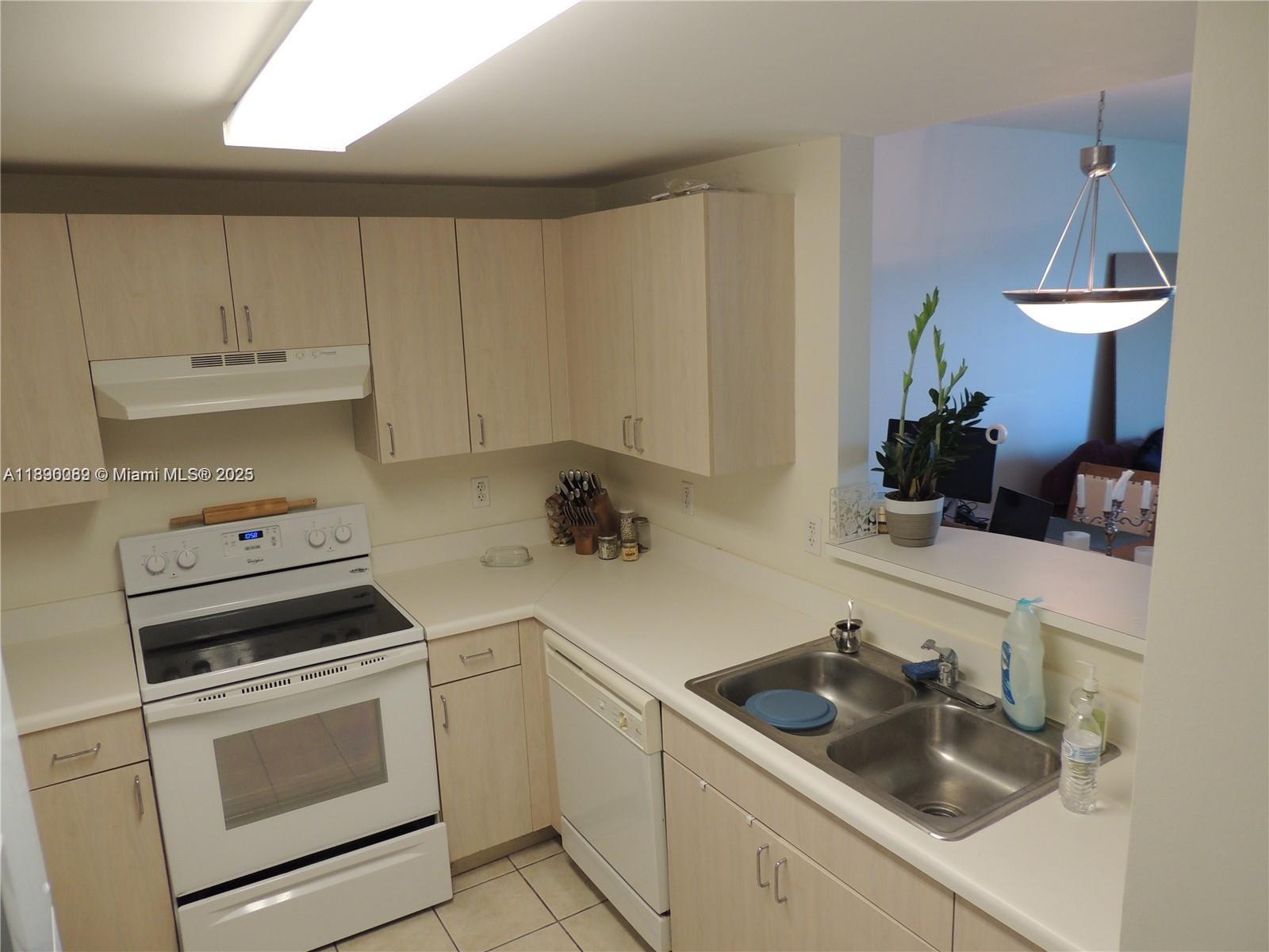 DOUGLAS GRAND CONDO - Residential
