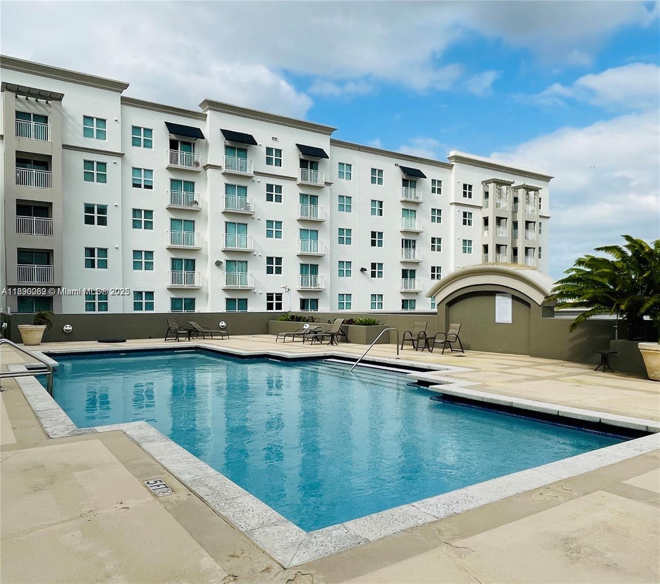 DOUGLAS GRAND CONDO - Residential
