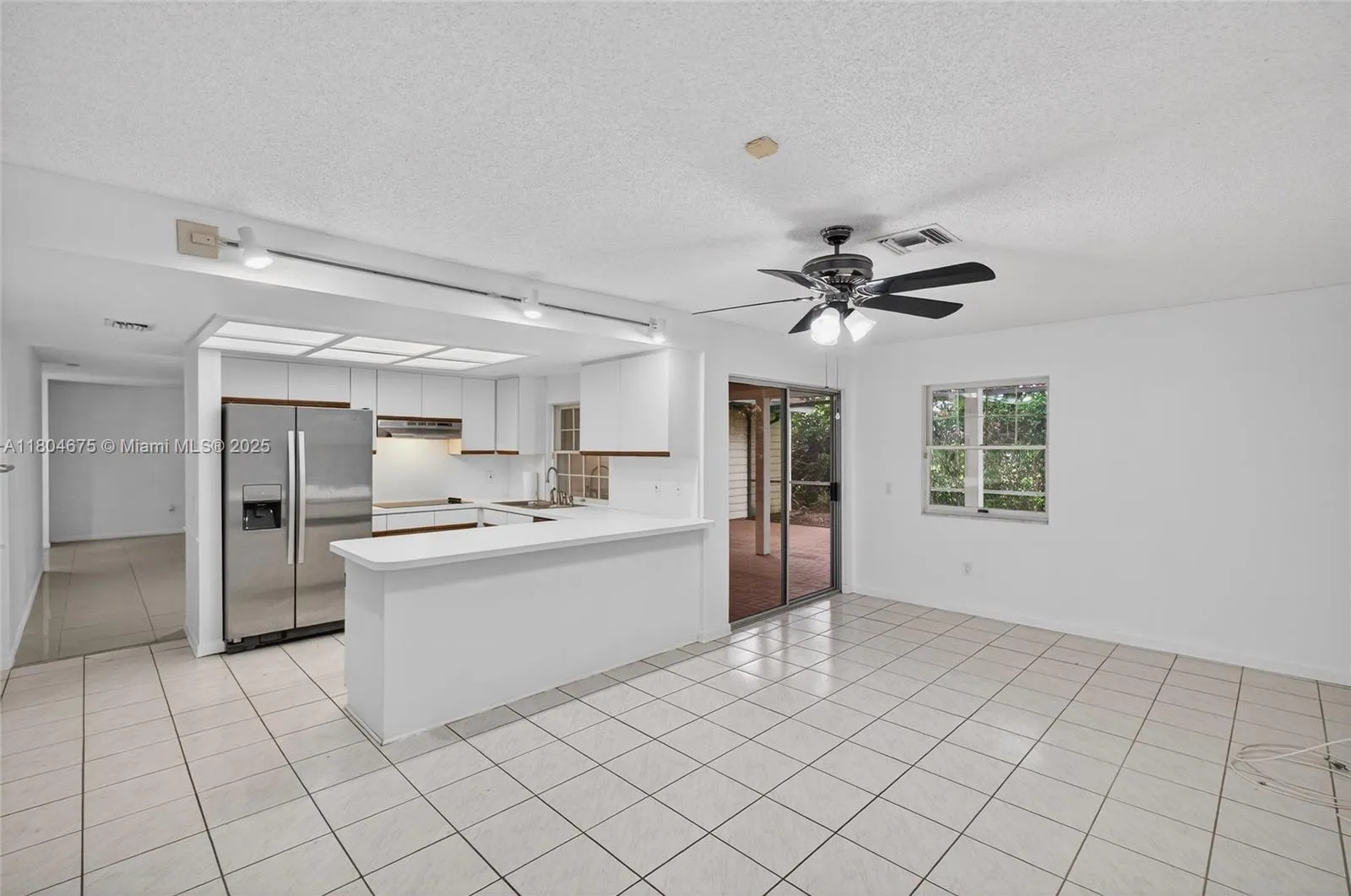 Miami, Florida 33186, United States, 3 Bedrooms Bedrooms, ,2 BathroomsBathrooms,Residential,Active,131747
