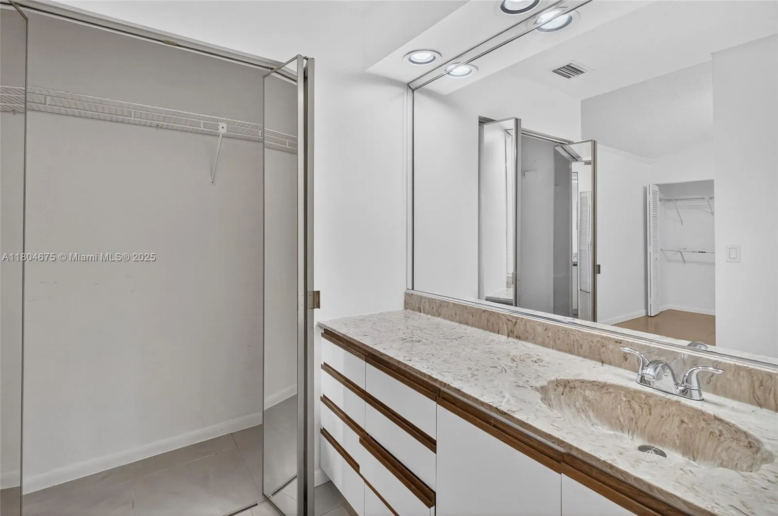 Miami, Florida 33186, United States, 3 Bedrooms Bedrooms, ,2 BathroomsBathrooms,Residential,Active,131747