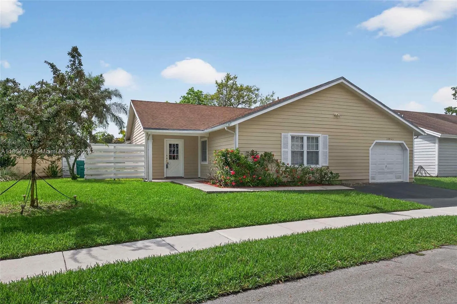 Miami, Florida 33186, United States, 3 Bedrooms Bedrooms, ,2 BathroomsBathrooms,Residential,Active,131747