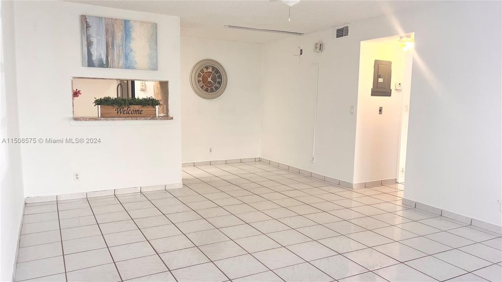 Photo of 809 Twin Lakes Dr #32-A, Coral Springs, FL 33071 (MLS # A11508575)