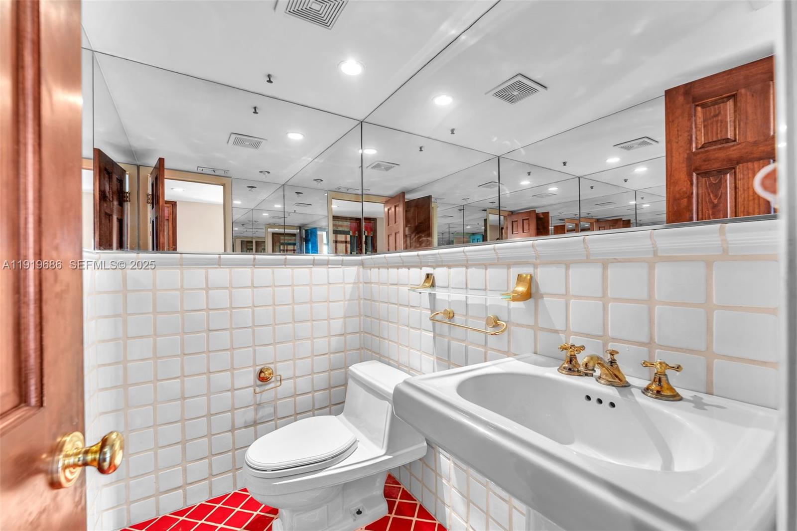 VENETIAN ISLE CONDO - Residential