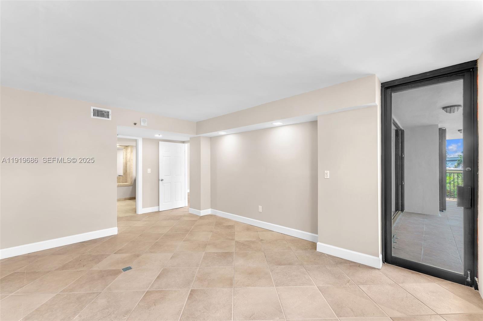 VENETIAN ISLE CONDO - Residential