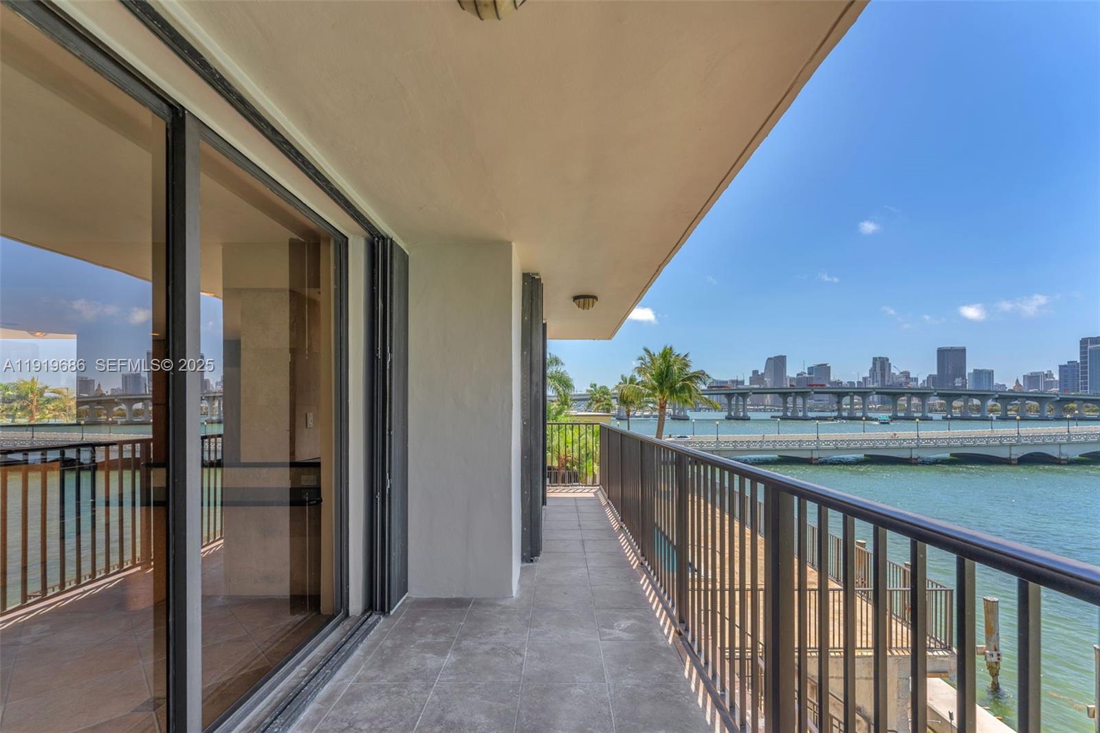 VENETIAN ISLE CONDO - Residential