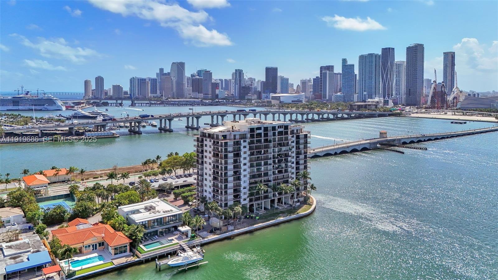 VENETIAN ISLE CONDO - Residential