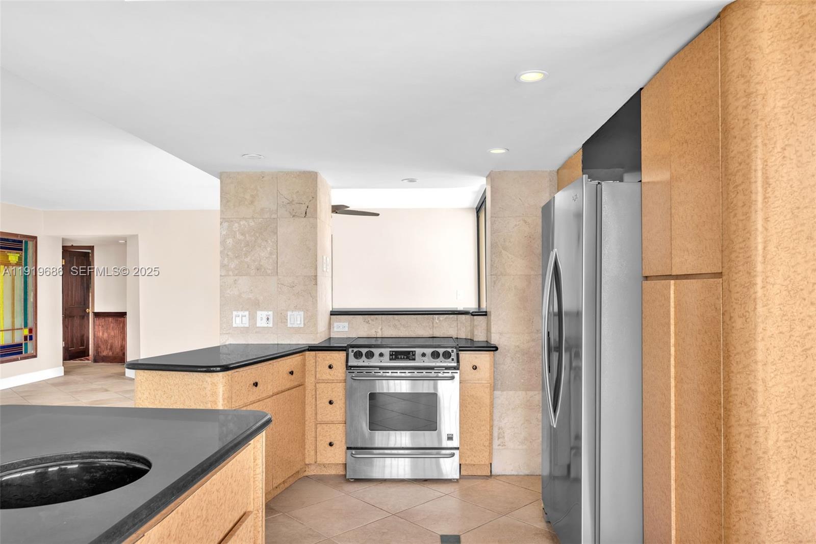 VENETIAN ISLE CONDO - Residential