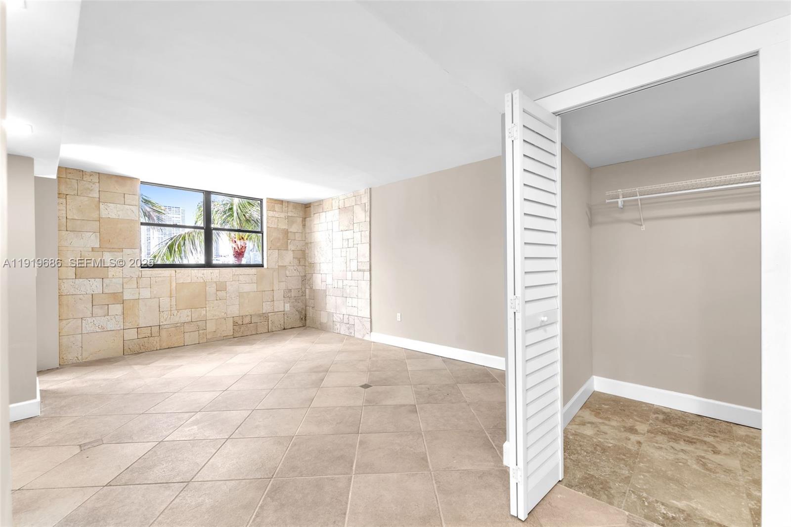 VENETIAN ISLE CONDO - Residential