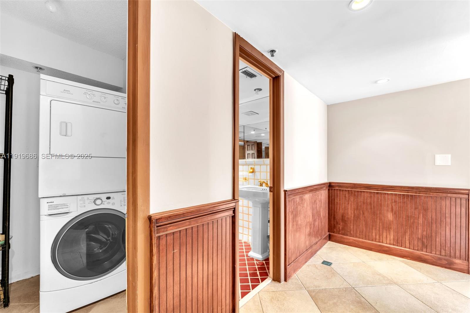 801 N Venetian Dr 208