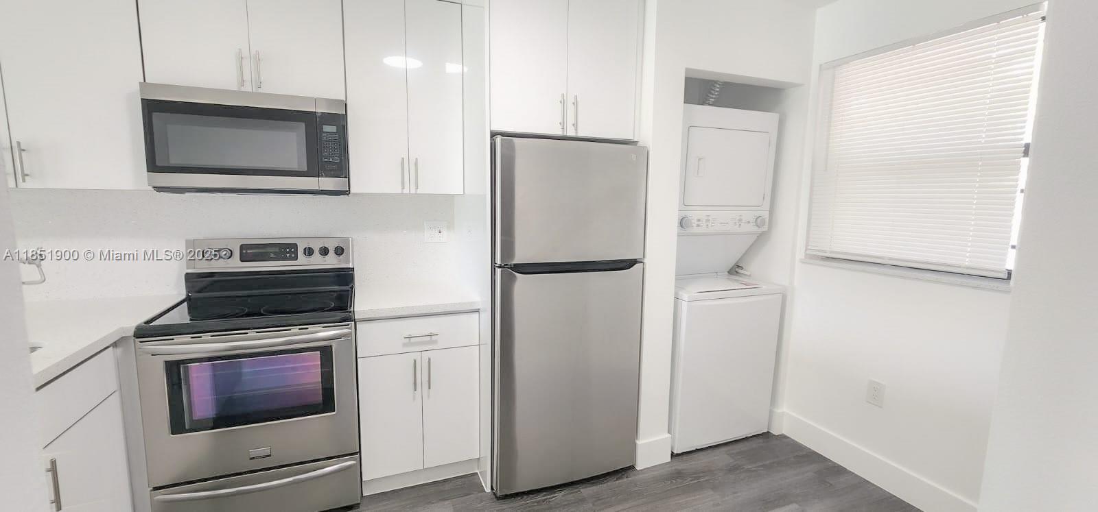Fully remodeled apartment in a gated community, 2 beds & 2 baths, only 7 minutes away from sawgrass mall, many restaurants, schools, etc. This resort-style community offers a fitness center, two pools, a children's playground, in-house management, security patrol, plenty of parking, and much more.
**MOVE IN WITH JUST FIRST MONTH AND SECURITY DEPOSIT**
This Association has a minimum credit score of 650 per applicant. No Pets for renters. EQUAL HOUSING OPPORTUNITY