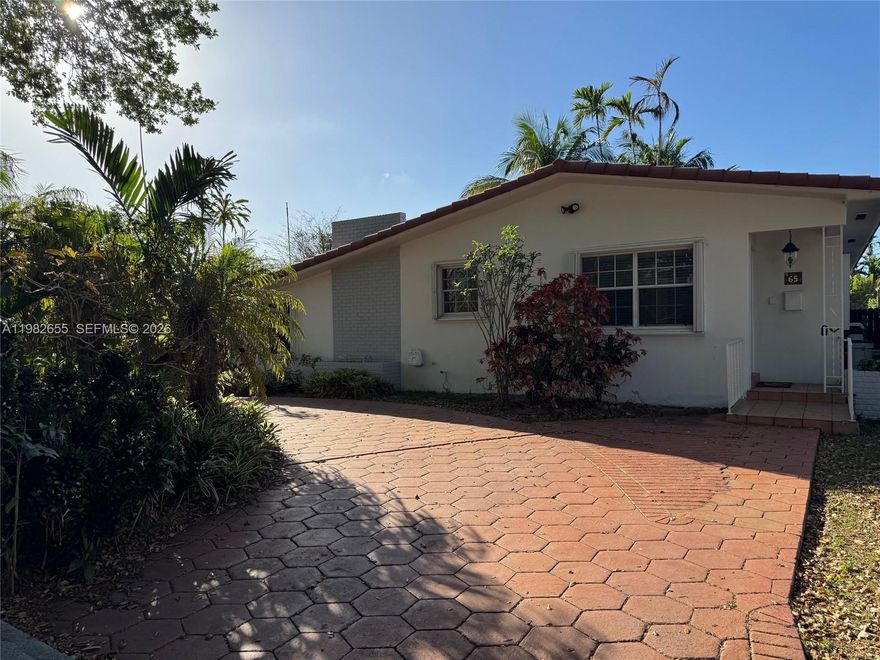COZY 3/2 HOUSE IN MIAMI SPRINGS, WITHIN 10 MINUTES TO THE AIRPORT AND 20 MINUTES TO THE
BEACHES. THE ROOF WAS REPLACED APPROXIMATELY 10 YEARS AGO. COMPLETE ACCORDION SHUTTERS.