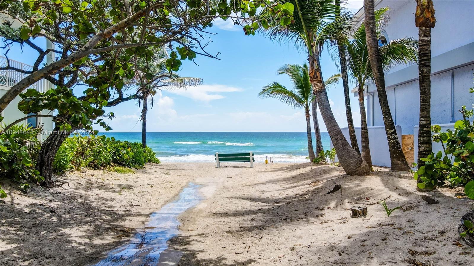 HOLLYWOOD CENTRAL REACH - Residential Lease