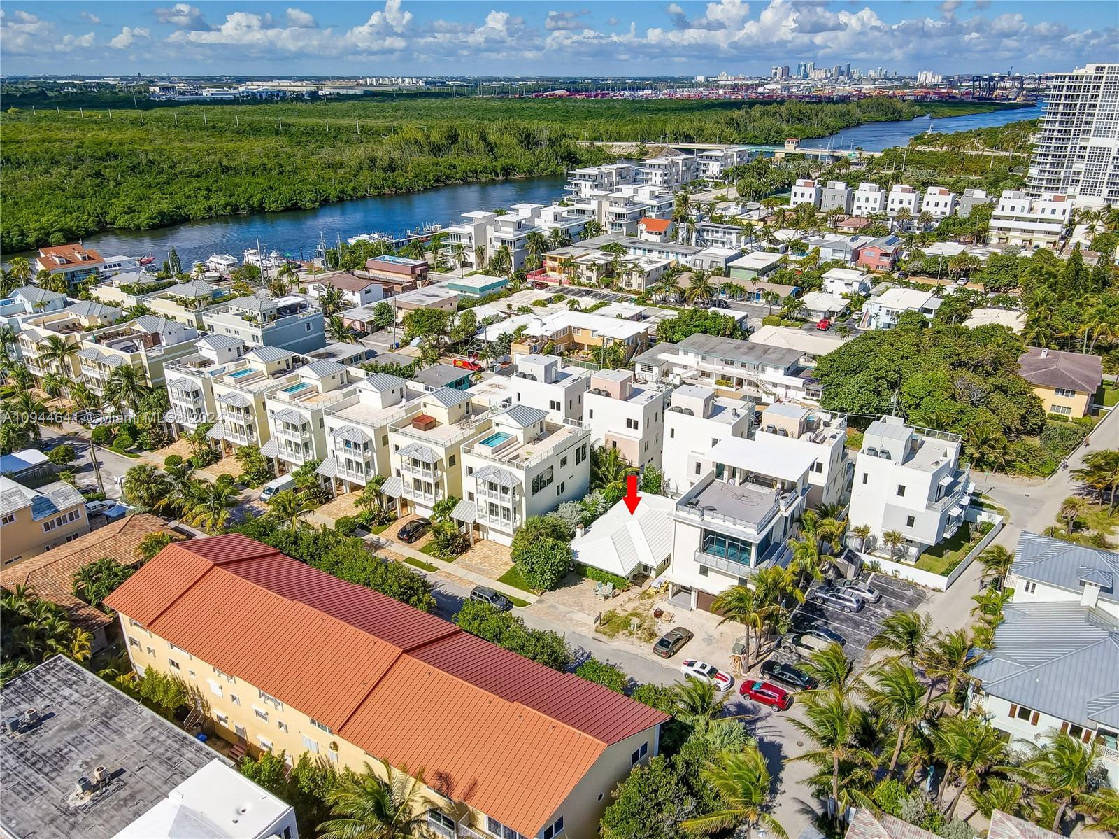 HOLLYWOOD CENTRAL REACH - Residential Lease