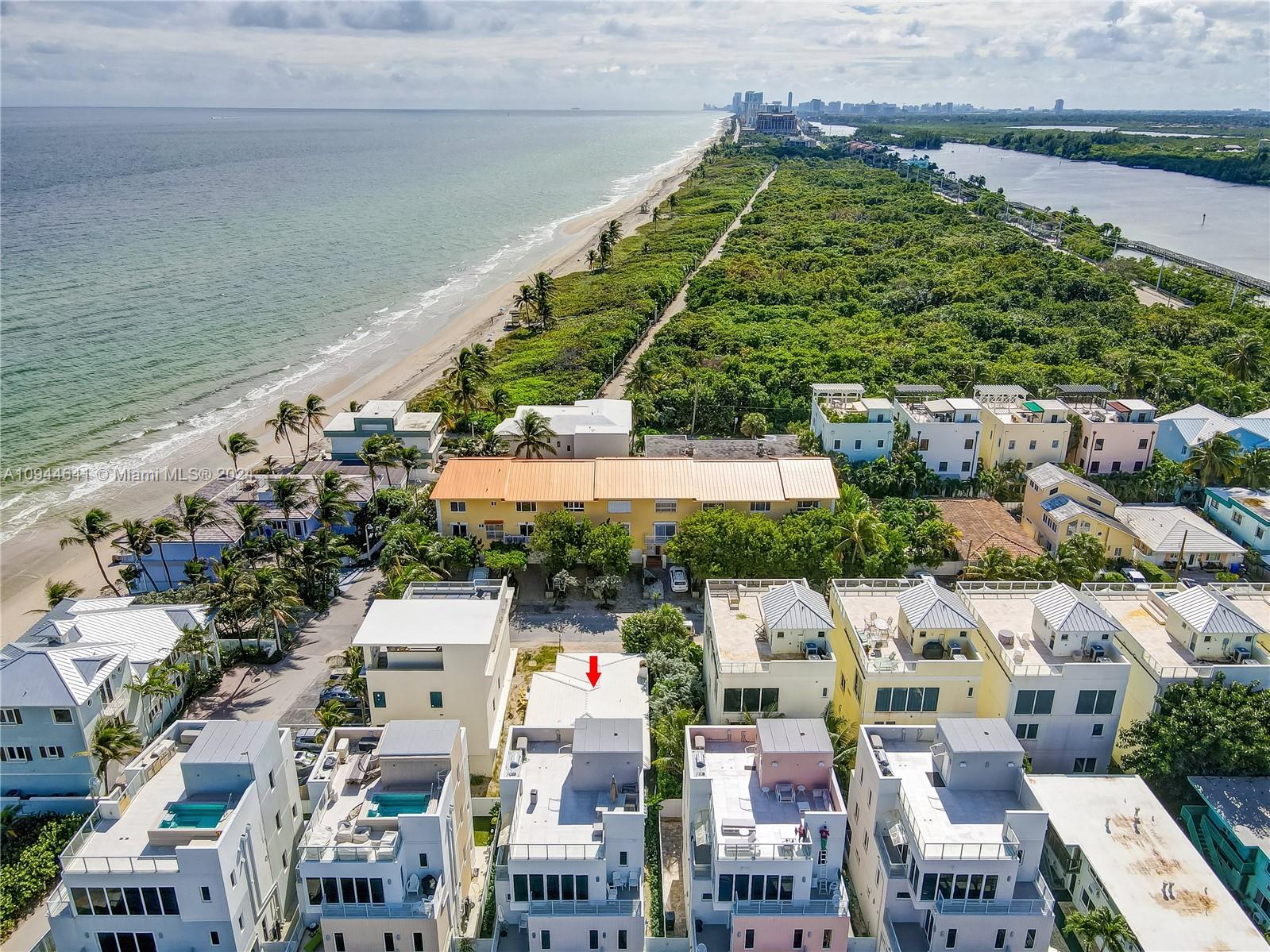 HOLLYWOOD CENTRAL REACH - Residential Lease