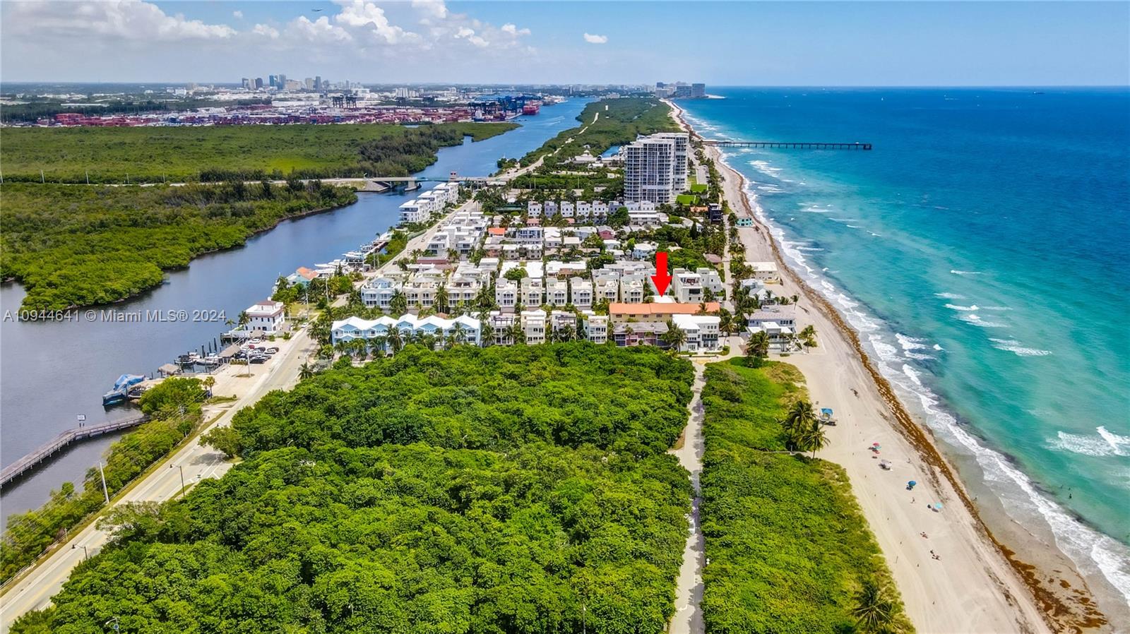 HOLLYWOOD CENTRAL REACH - Residential Lease