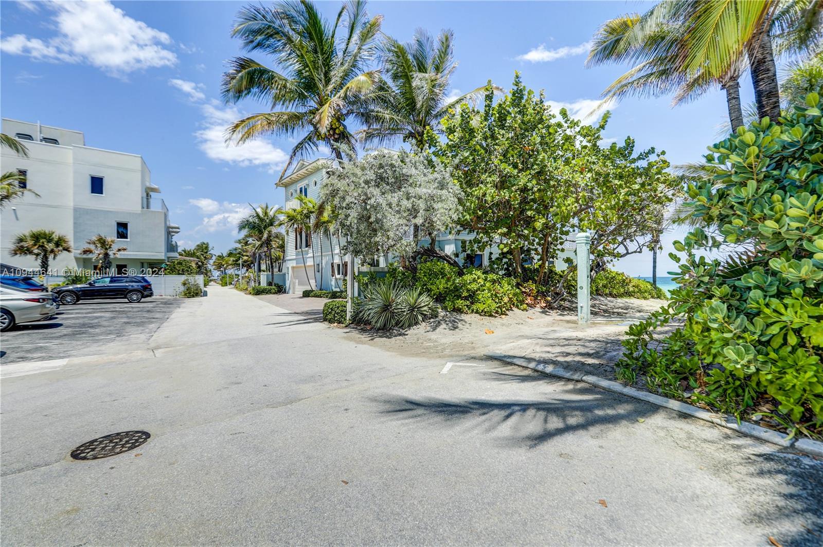 HOLLYWOOD CENTRAL REACH - Residential Lease