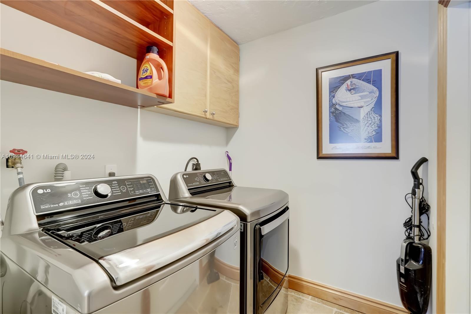 HOLLYWOOD CENTRAL REACH - Residential Lease