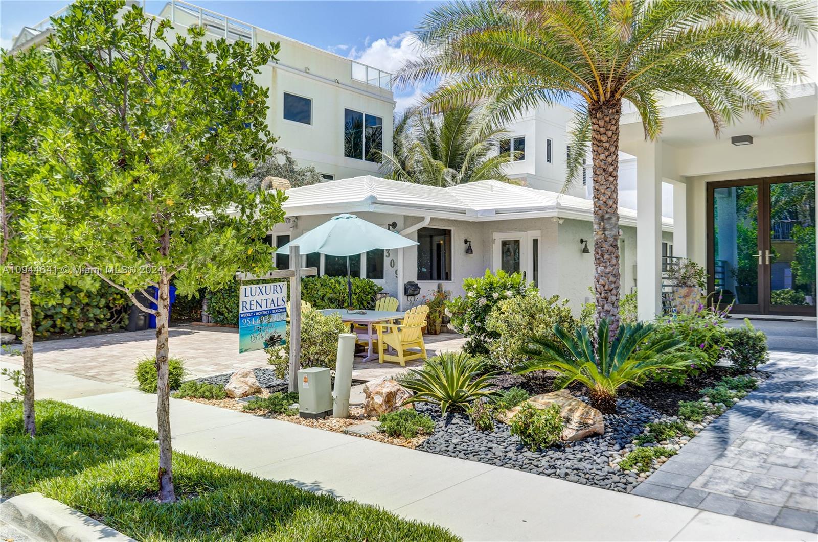 HOLLYWOOD CENTRAL REACH - Residential Lease