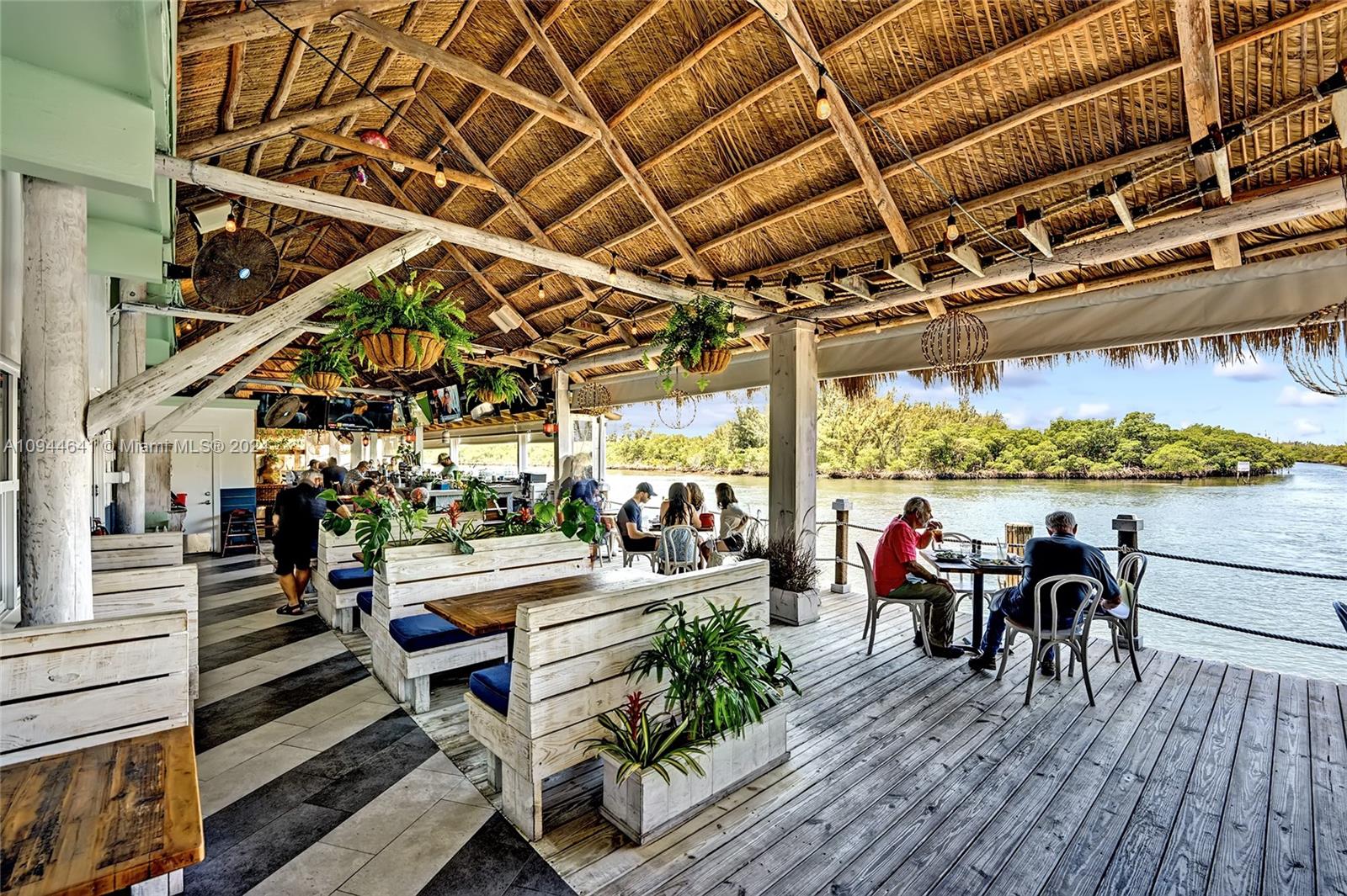 HOLLYWOOD CENTRAL REACH - Residential Lease