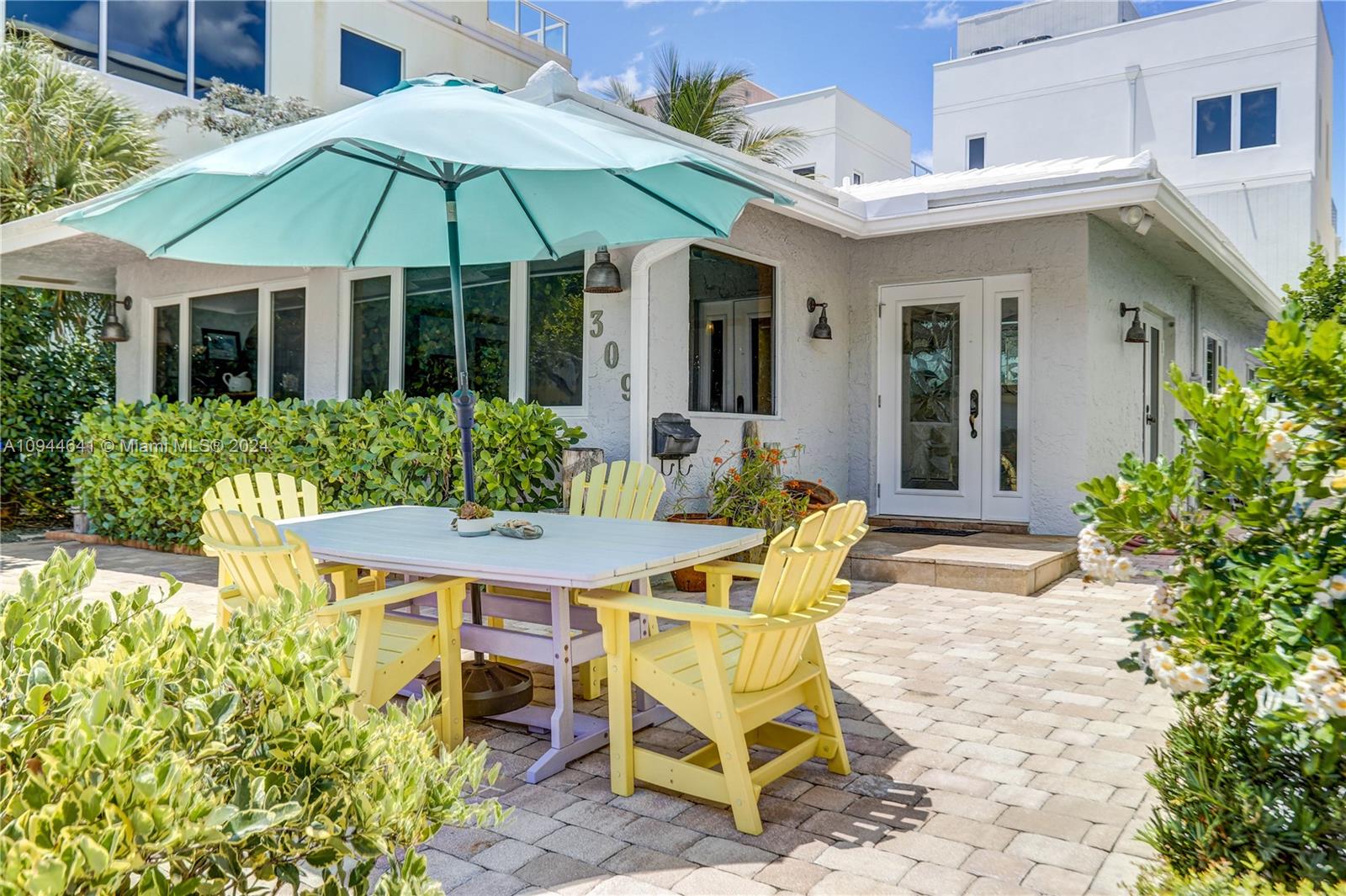 HOLLYWOOD CENTRAL REACH - Residential Lease