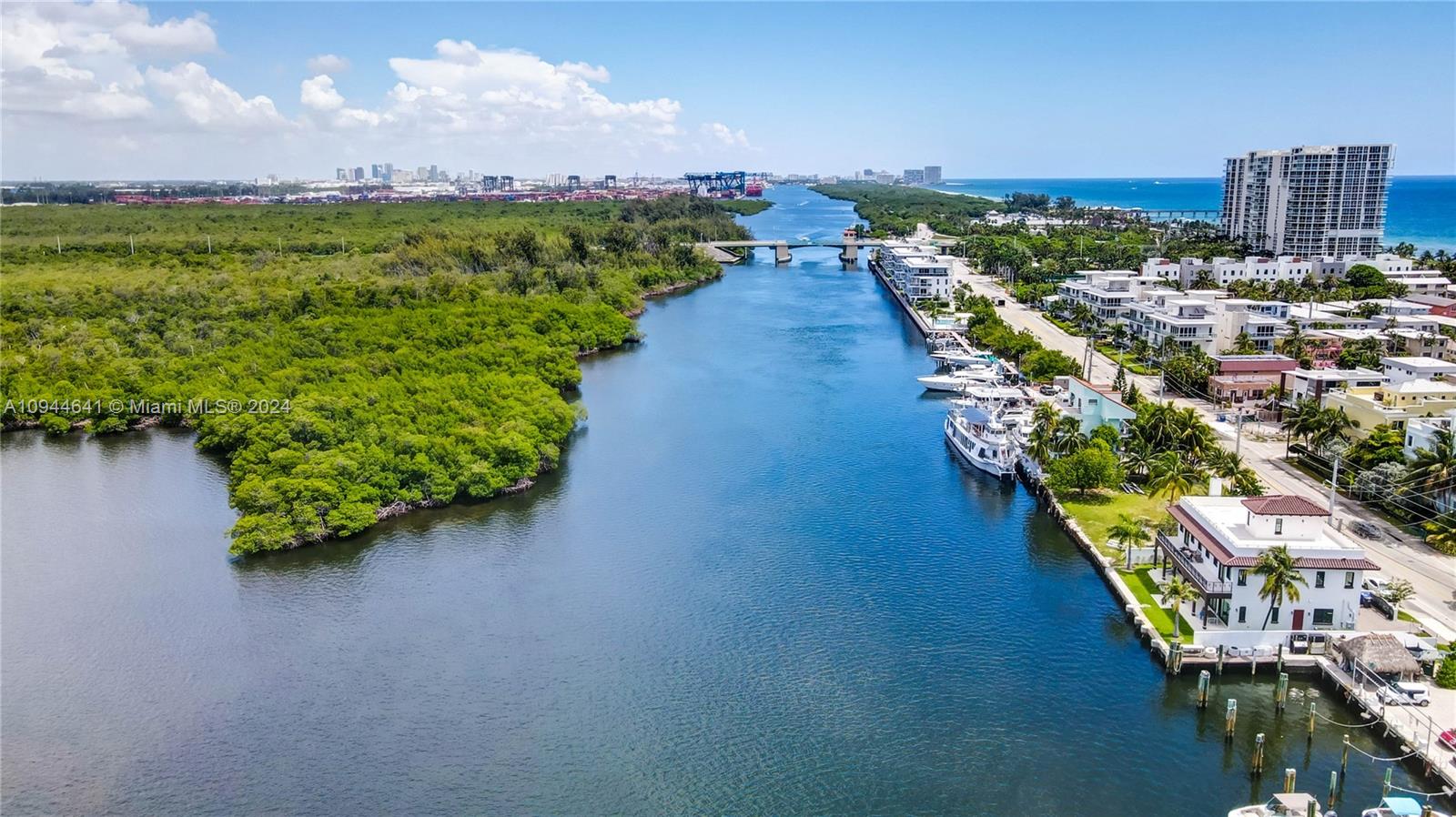 HOLLYWOOD CENTRAL REACH - Residential Lease