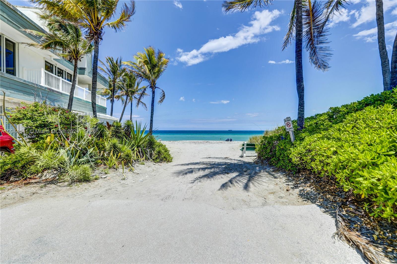 HOLLYWOOD CENTRAL REACH - Residential Lease