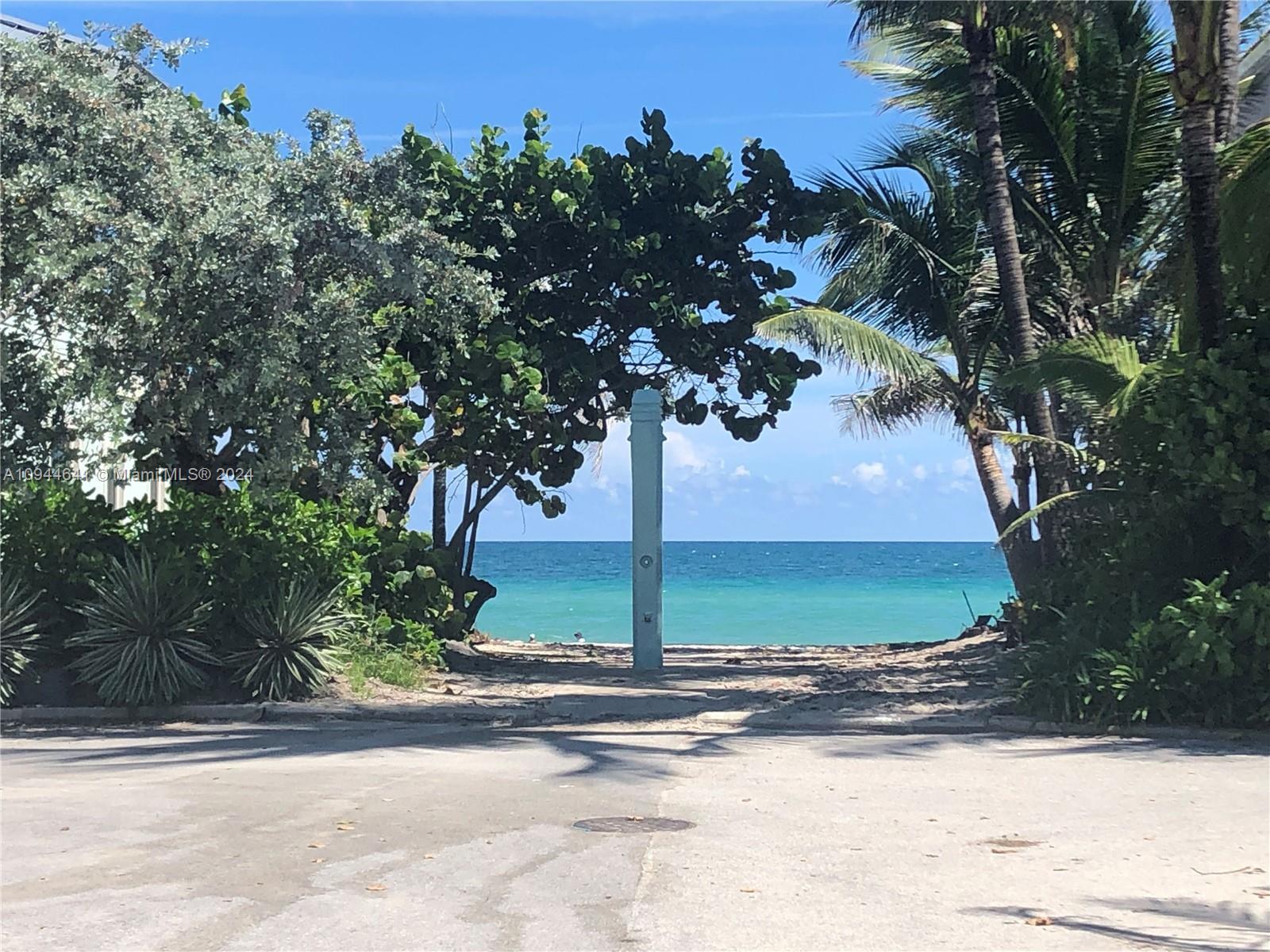 HOLLYWOOD CENTRAL REACH - Residential Lease