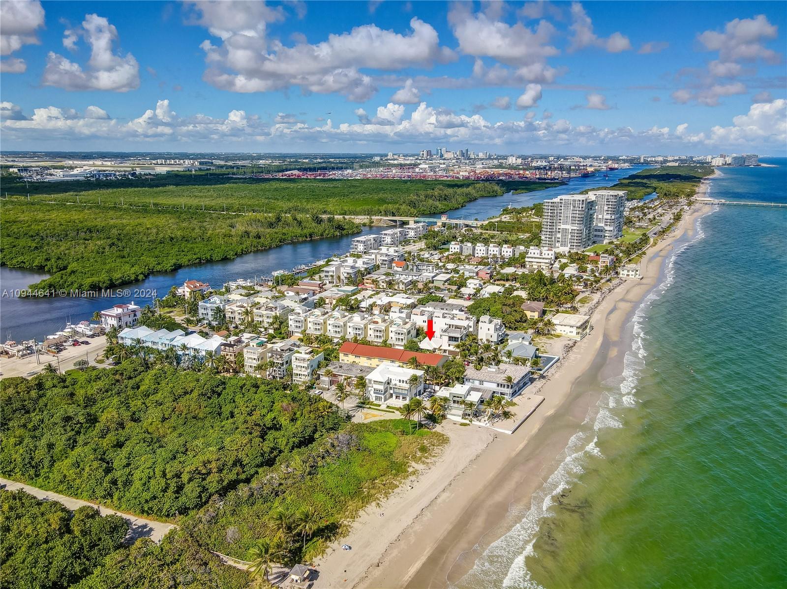 HOLLYWOOD CENTRAL REACH - Residential Lease