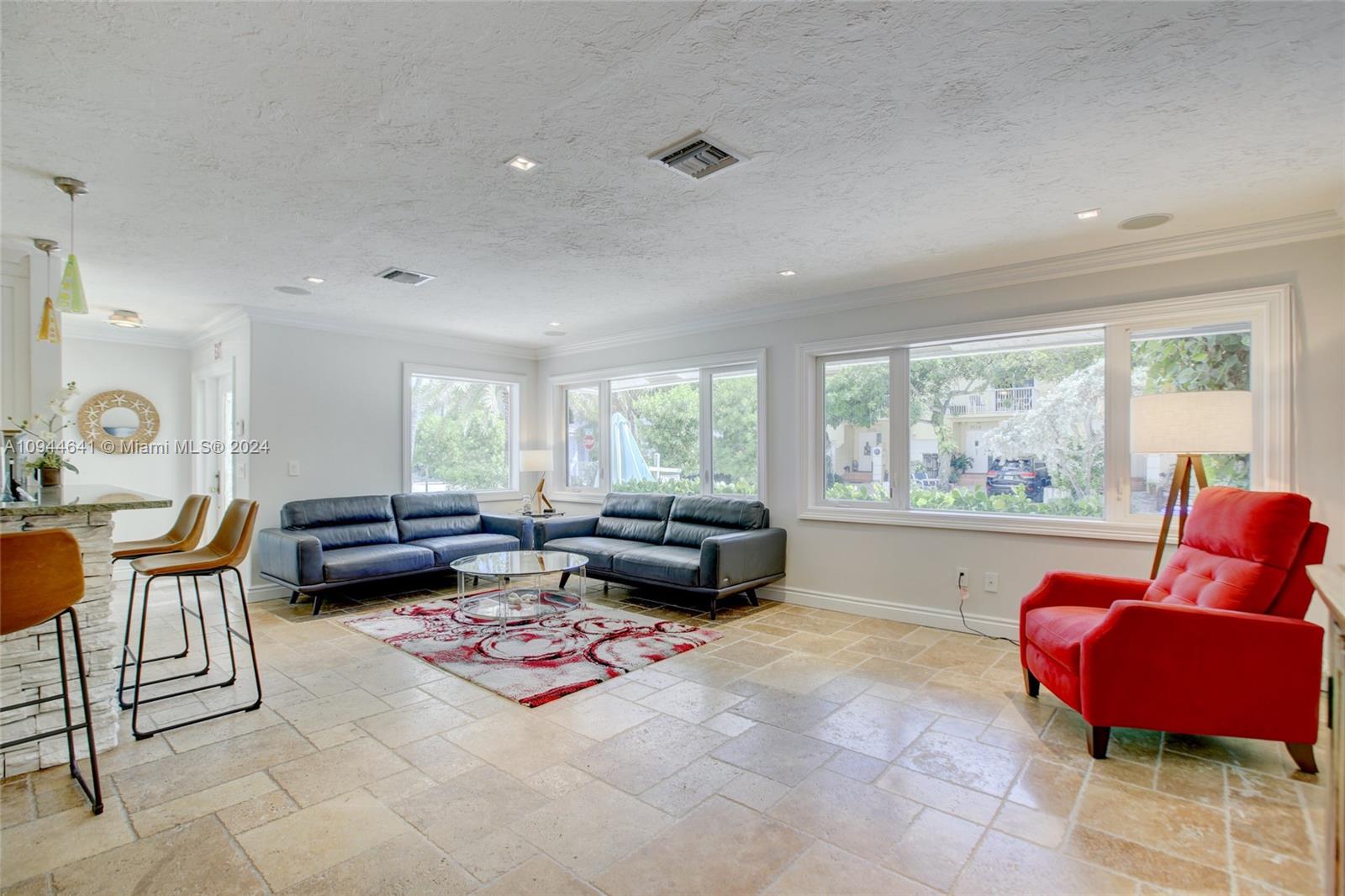 HOLLYWOOD CENTRAL REACH - Residential Lease