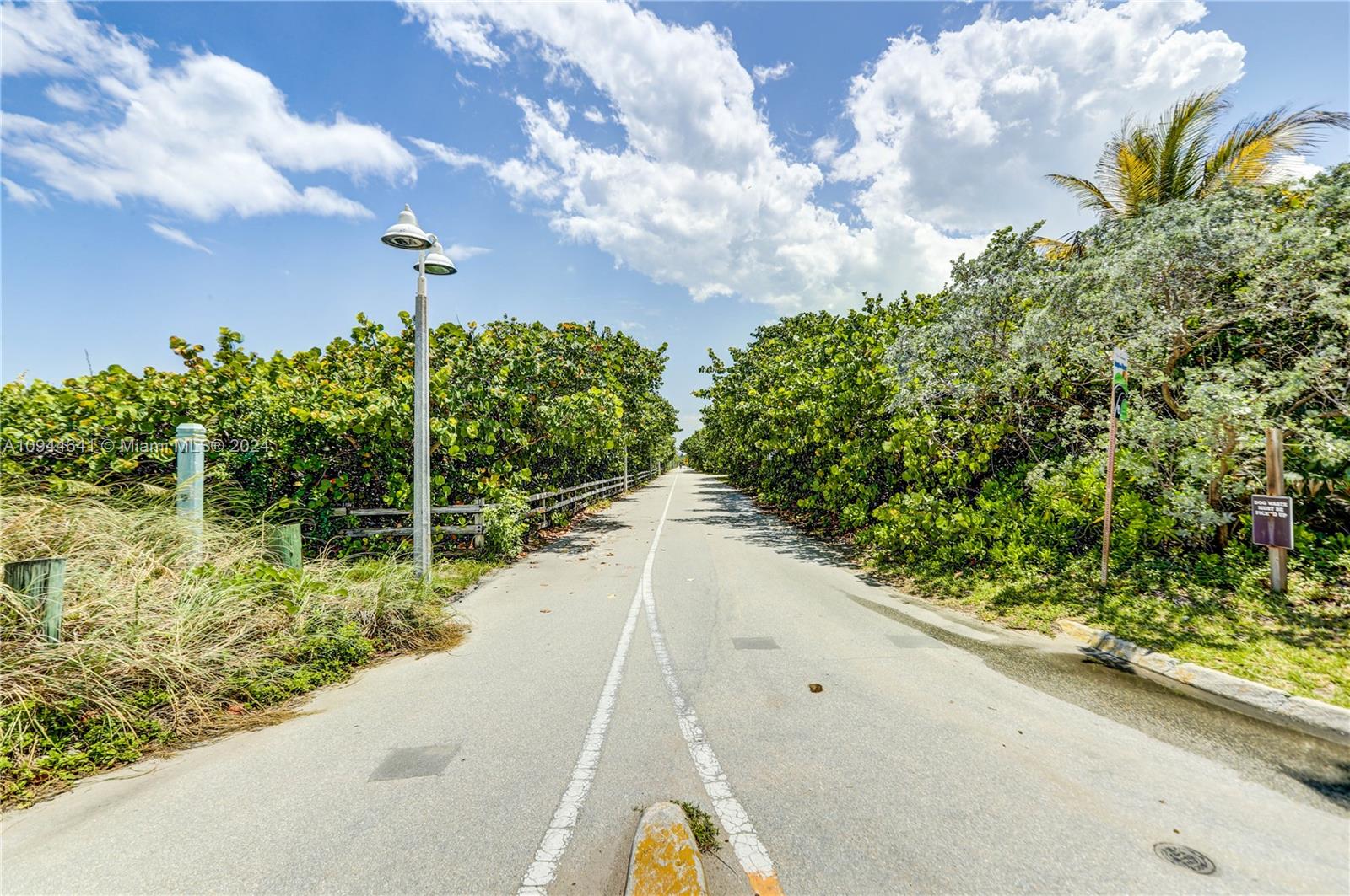 HOLLYWOOD CENTRAL REACH - Residential Lease