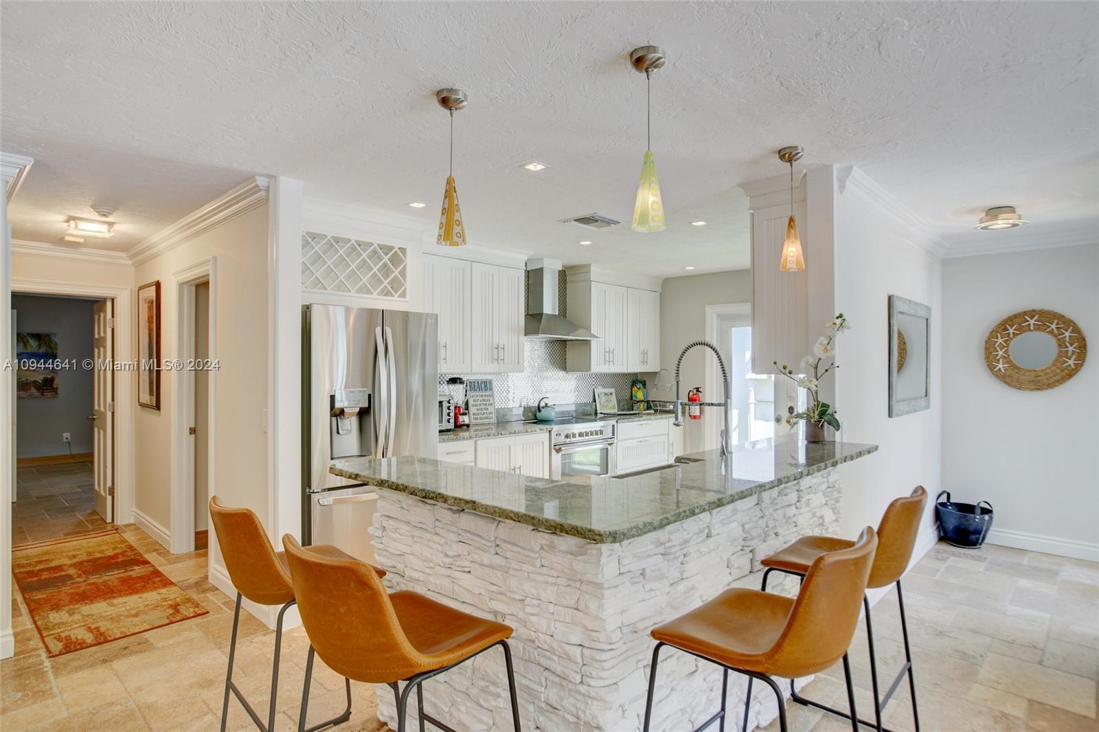 HOLLYWOOD CENTRAL REACH - Residential Lease