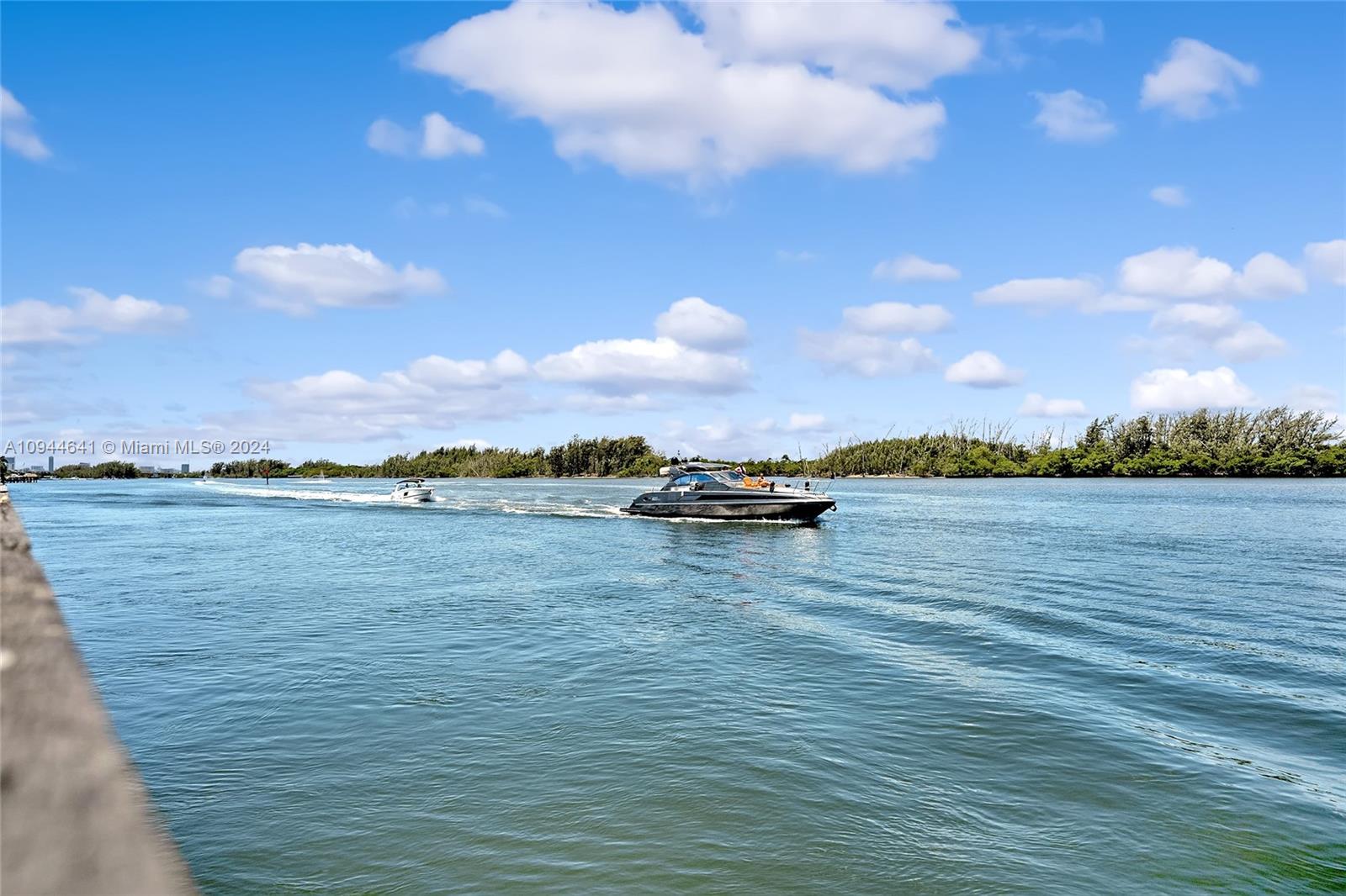 HOLLYWOOD CENTRAL REACH - Residential Lease