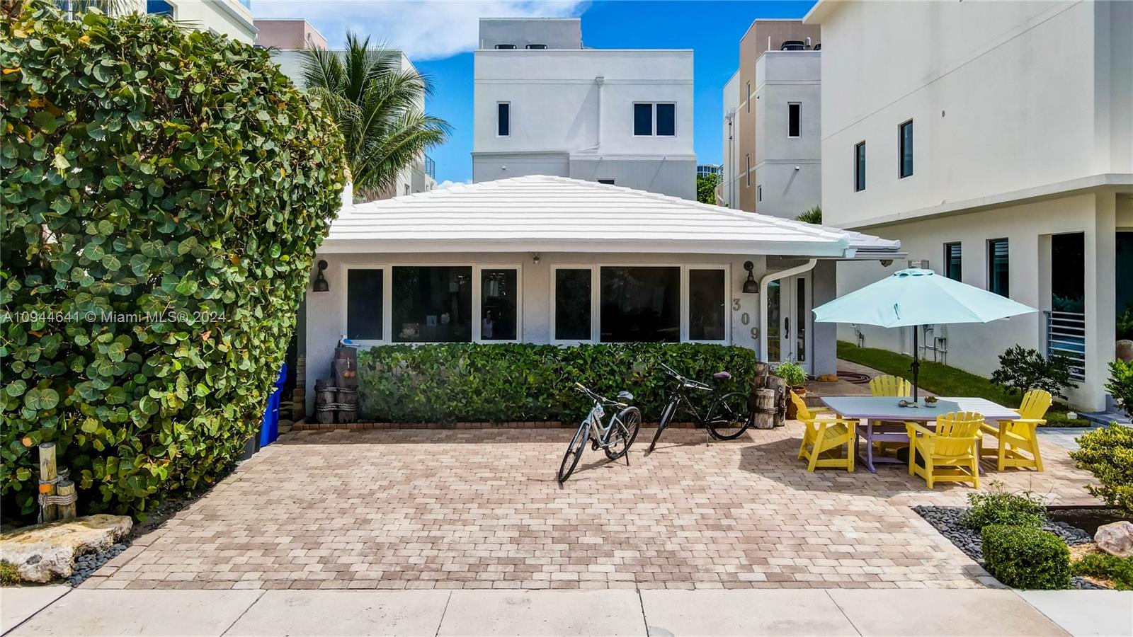 HOLLYWOOD CENTRAL REACH - Residential Lease