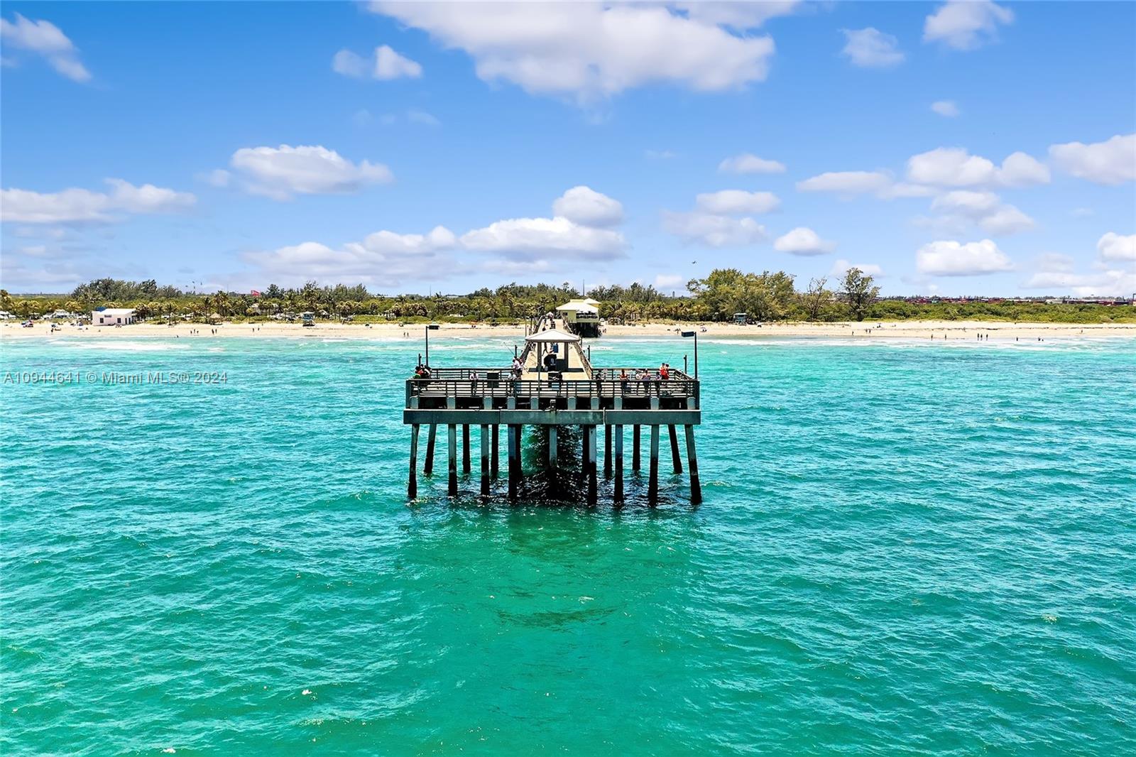 HOLLYWOOD CENTRAL REACH - Residential Lease