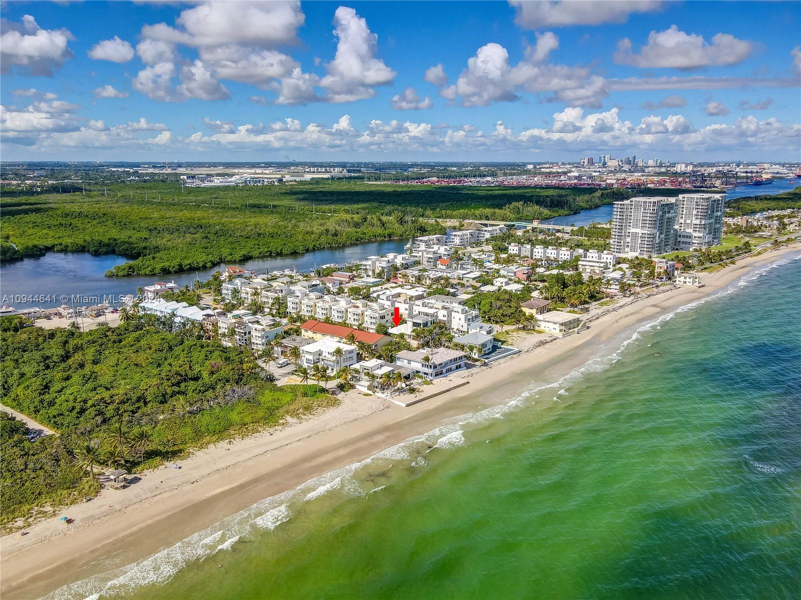 HOLLYWOOD CENTRAL REACH - Residential Lease