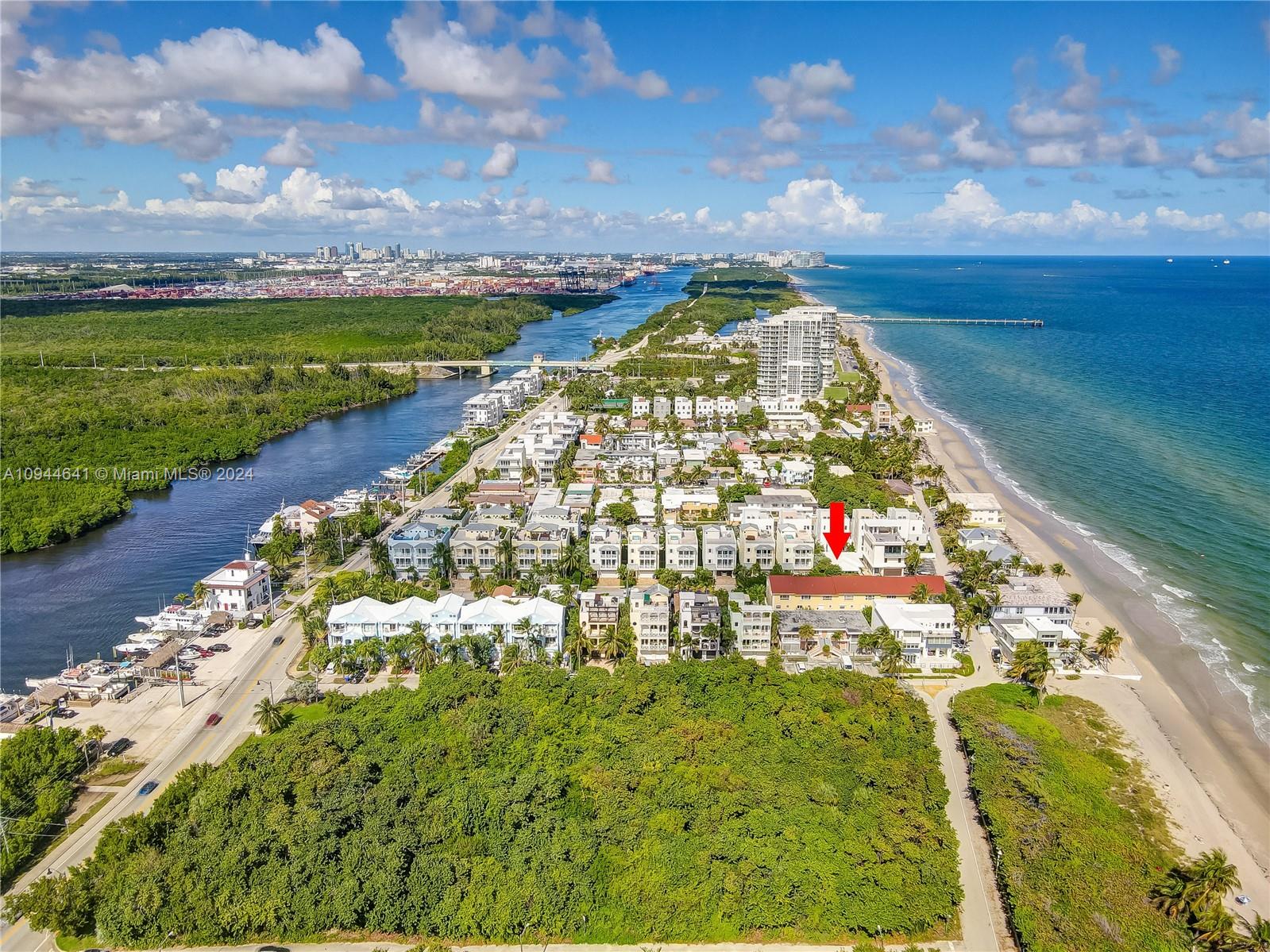 HOLLYWOOD CENTRAL REACH - Residential Lease