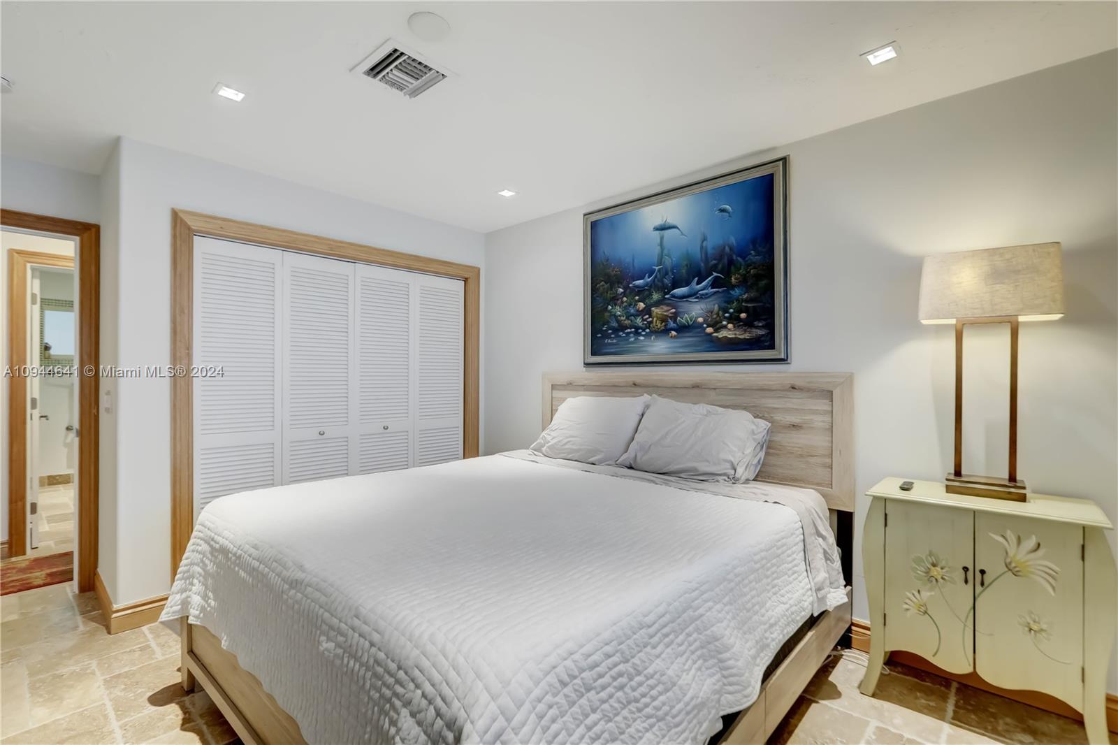 HOLLYWOOD CENTRAL REACH - Residential Lease