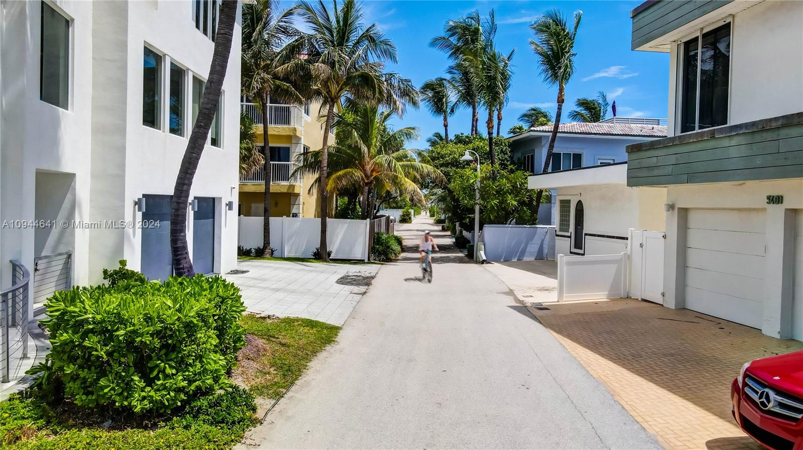 HOLLYWOOD CENTRAL REACH - Residential Lease