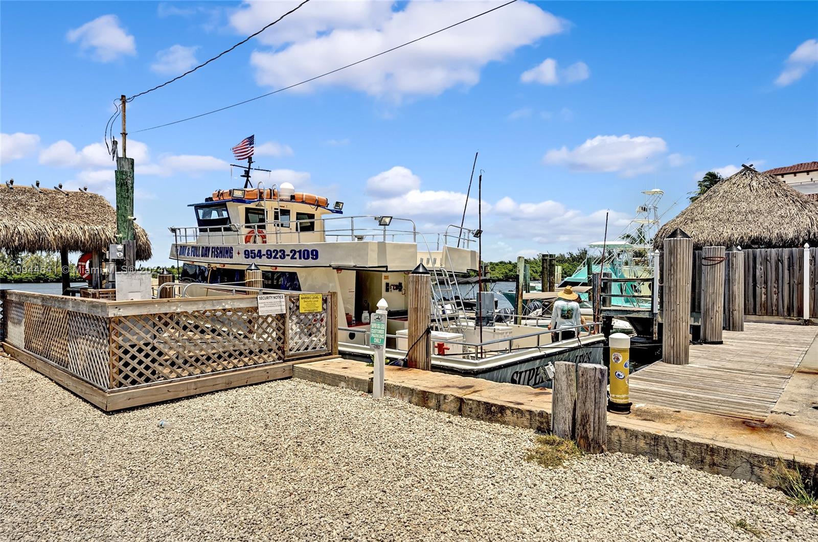 HOLLYWOOD CENTRAL REACH - Residential Lease