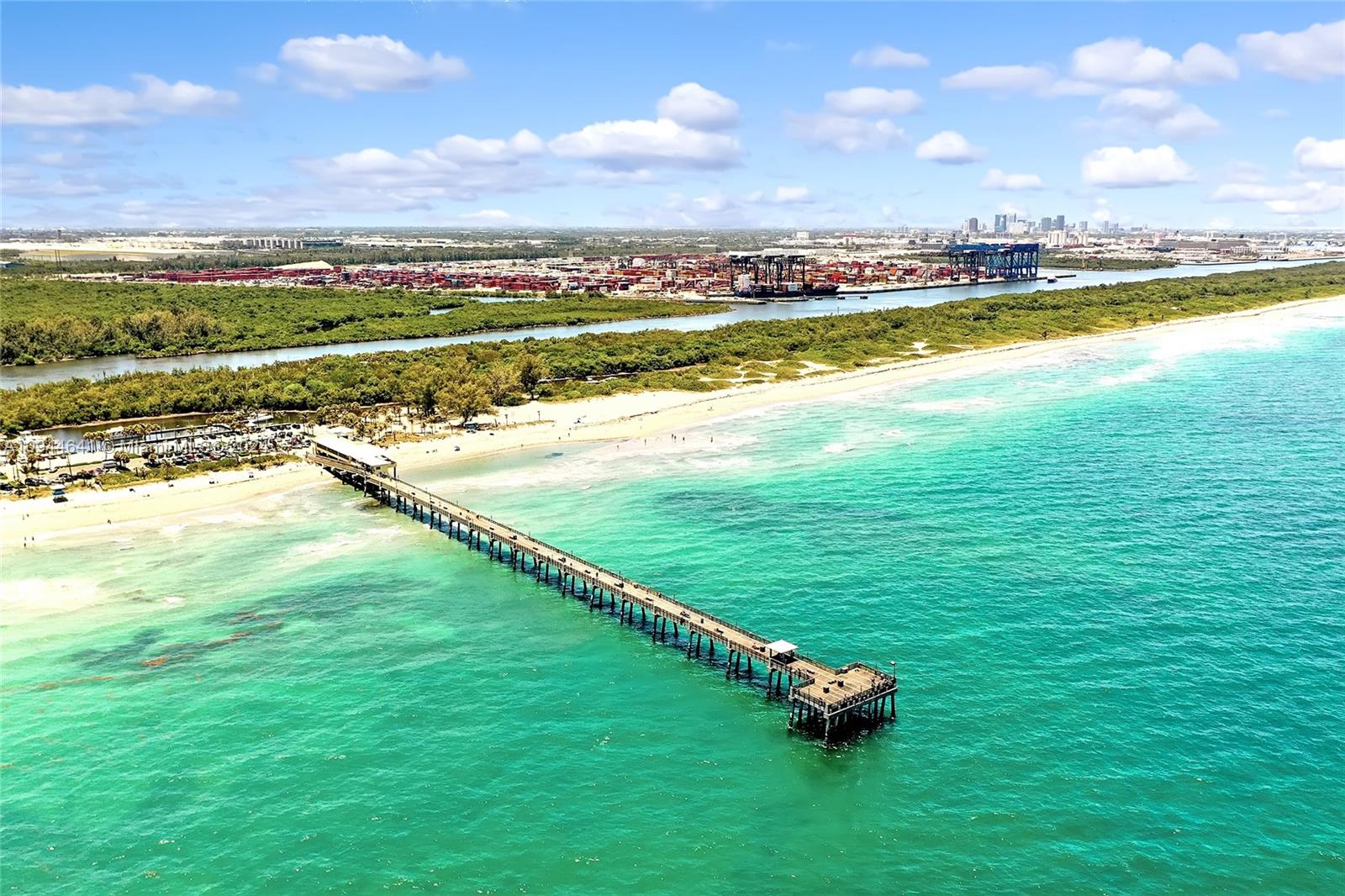 HOLLYWOOD CENTRAL REACH - Residential Lease