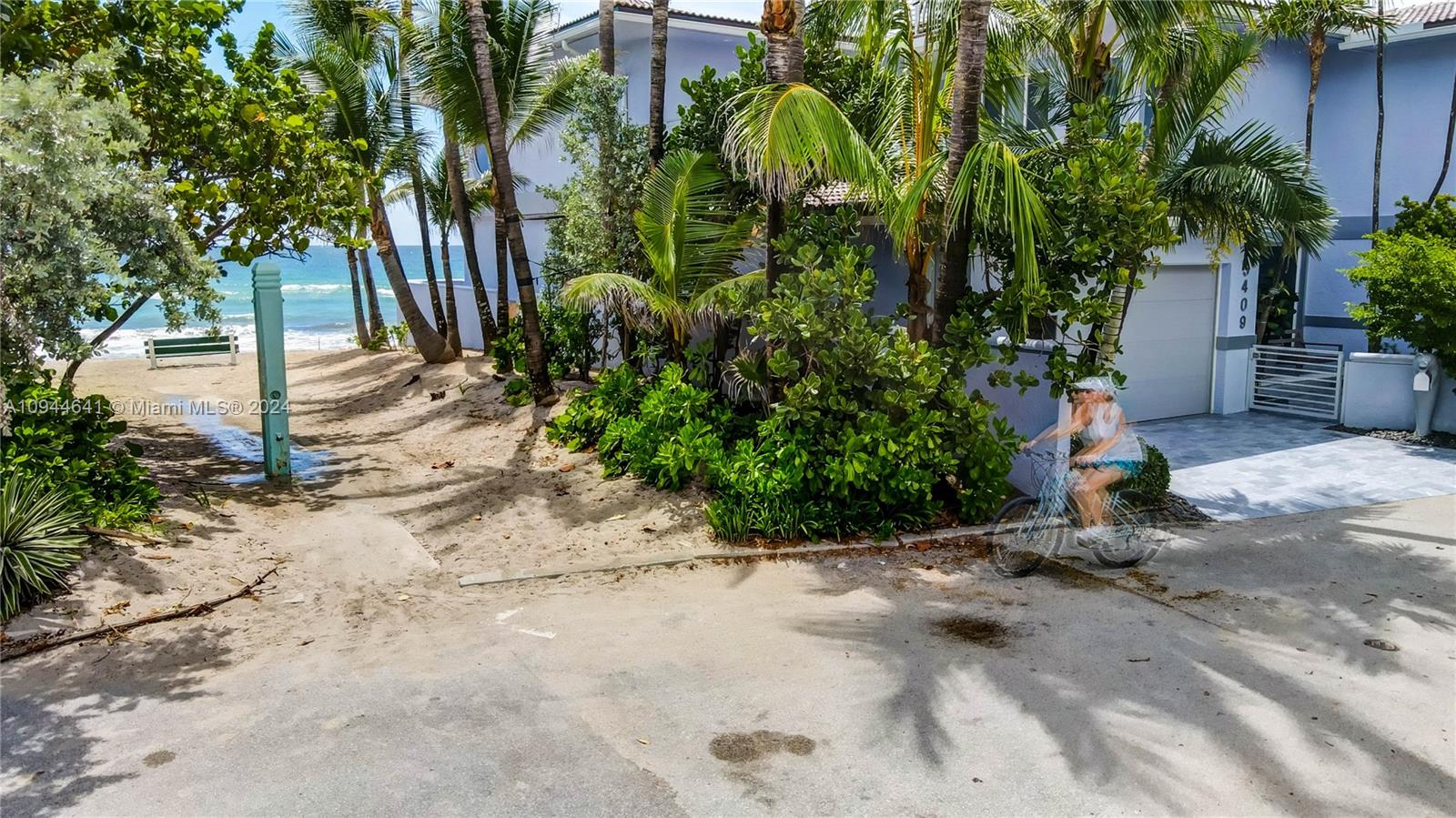 HOLLYWOOD CENTRAL REACH - Residential Lease