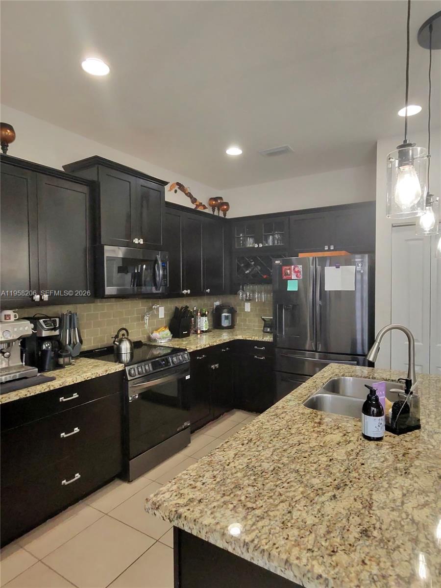 HEMINGWAY POINT - Residential